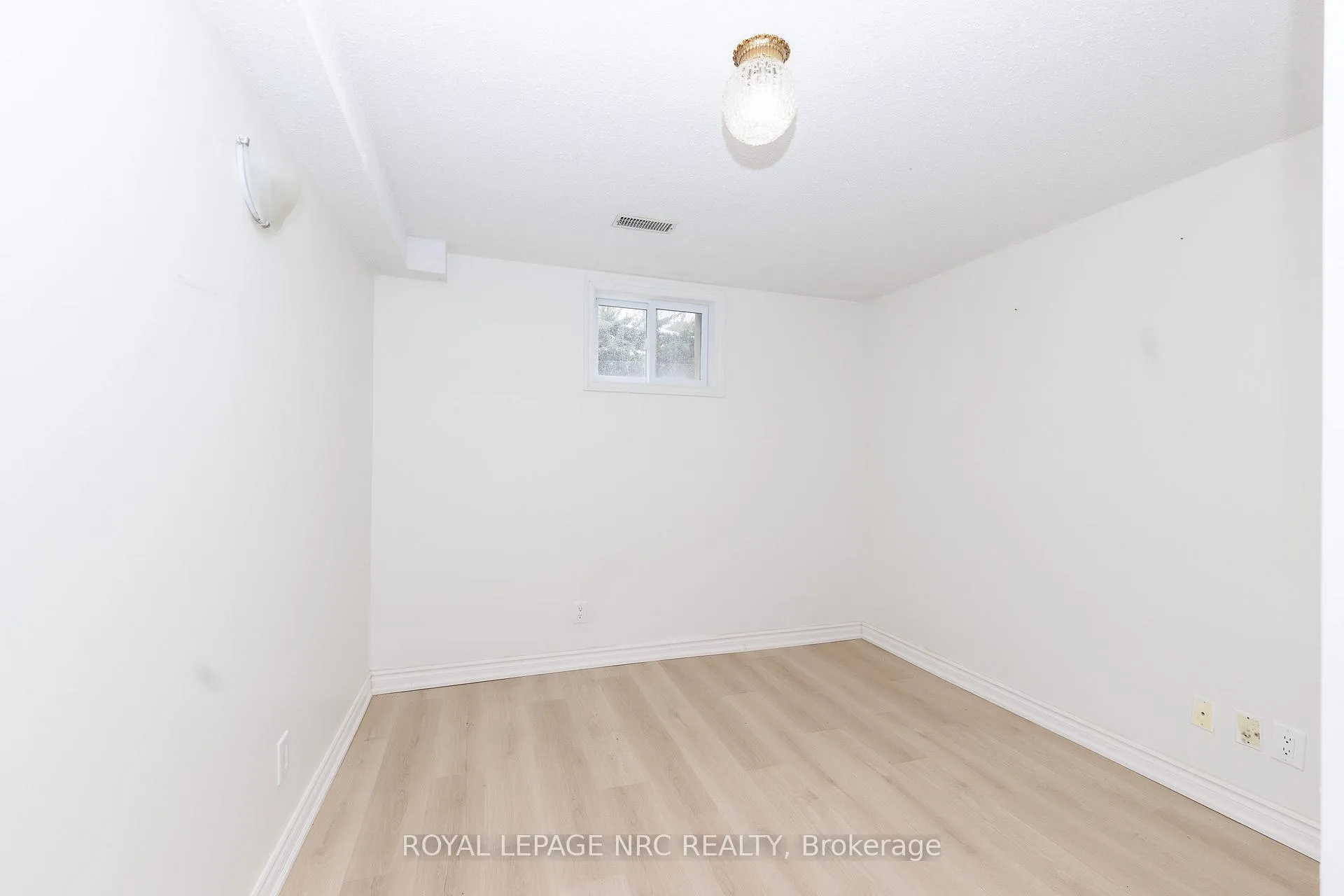 Photo 41 of 61 Tremont Drive, St. Catharines, Glendale/Glenridge — HOMEH