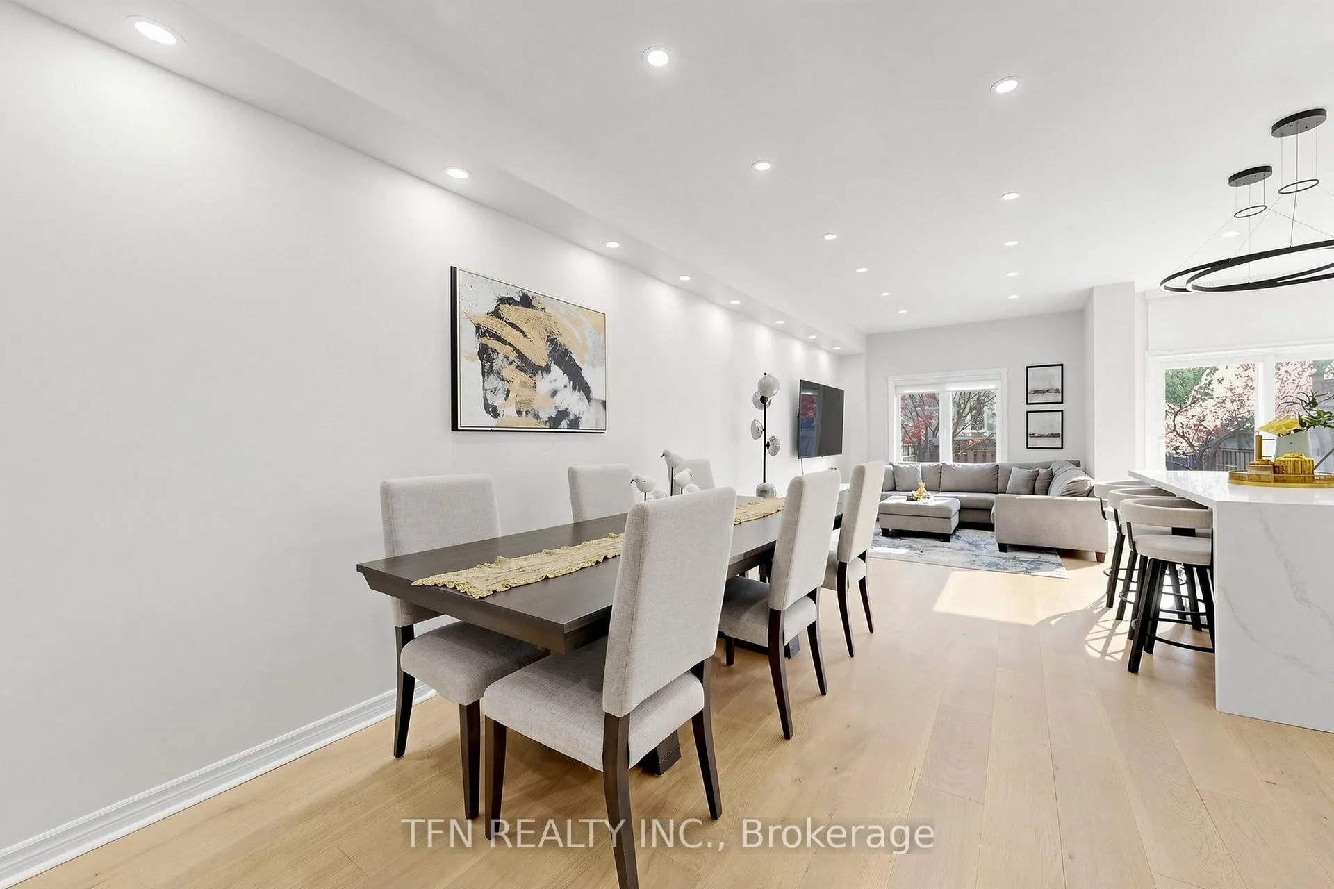 Photo 7 of 8 Lander Crescent, Vaughan, Patterson — HOMEH