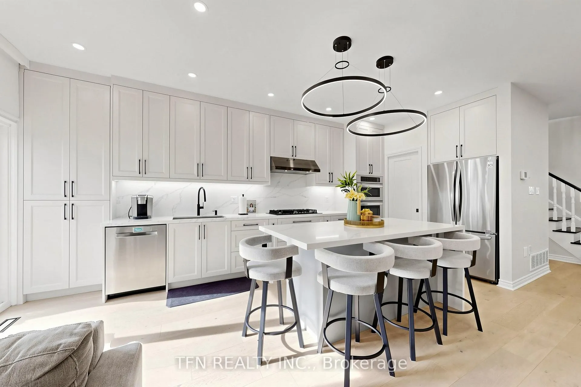 Photo 9 of 8 Lander Crescent, Vaughan, Patterson — HOMEH