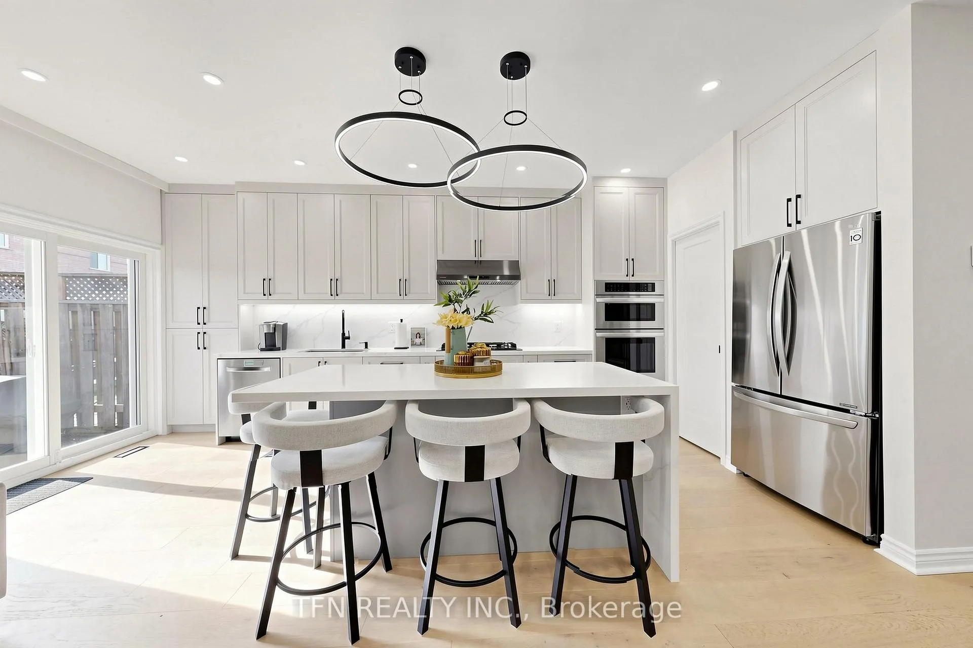 Photo 10 of 8 Lander Crescent, Vaughan, Patterson — HOMEH