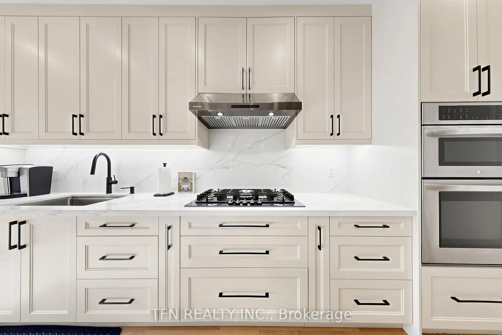 Photo 13 of 8 Lander Crescent, Vaughan, Patterson — HOMEH