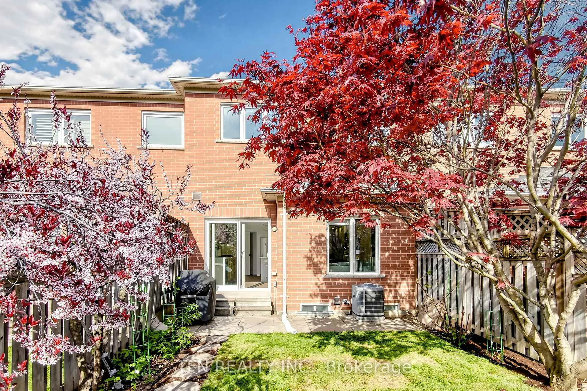 Photo 35 of 8 Lander Crescent, Vaughan, Patterson — HOMEH