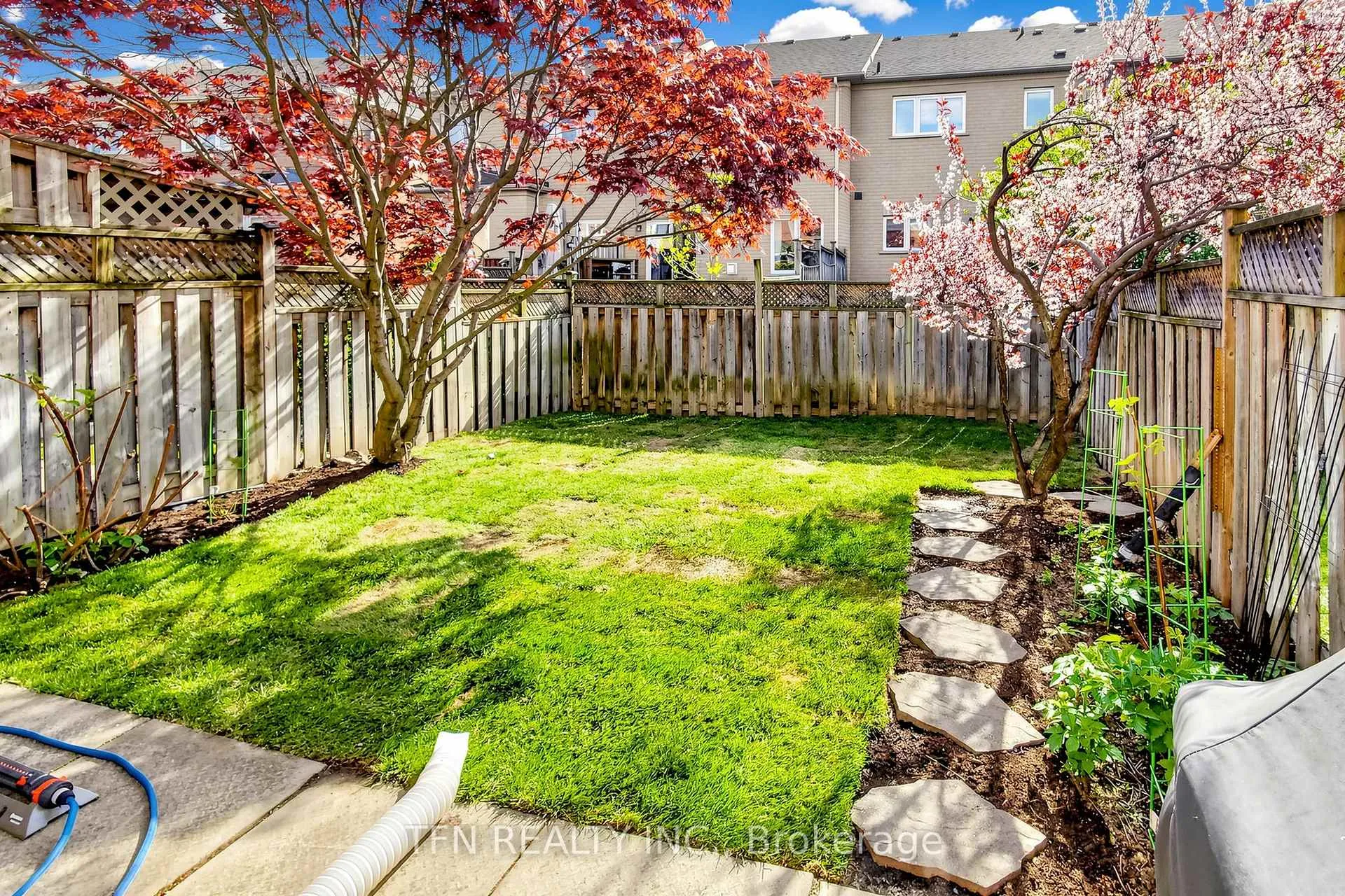 Photo 36 of 8 Lander Crescent, Vaughan, Patterson — HOMEH