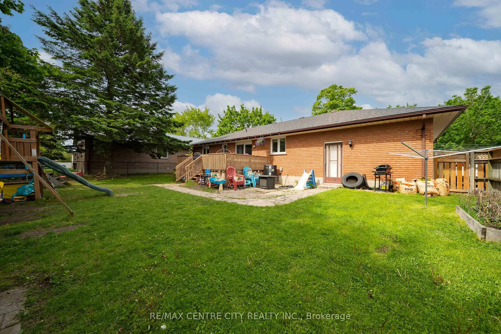Photo 3 of 135 Caverly Road, Aylmer — HOMEH