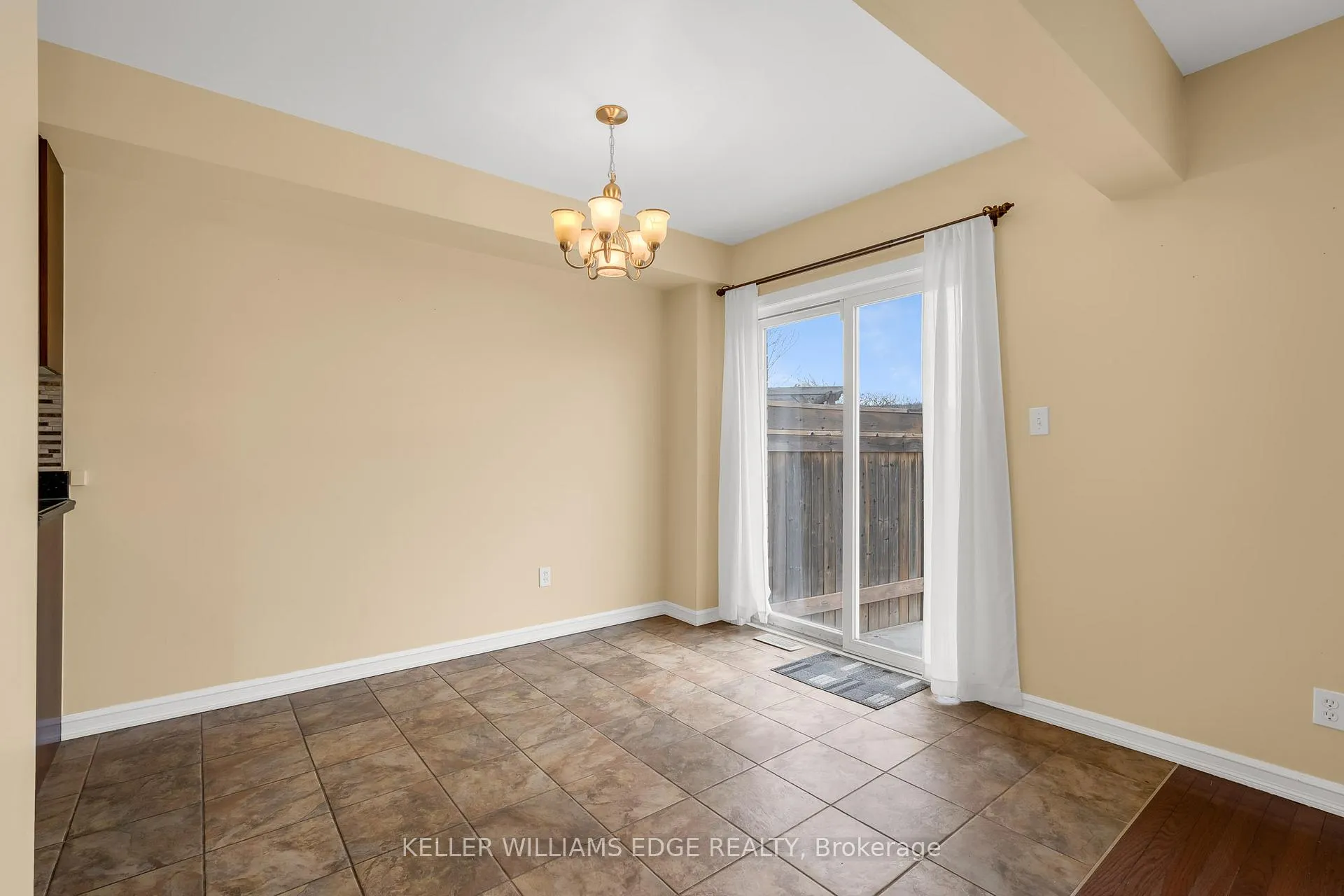 Photo 2 of 76 Cedarville Drive, Hamilton, Stoney Creek Mountain — HOMEH