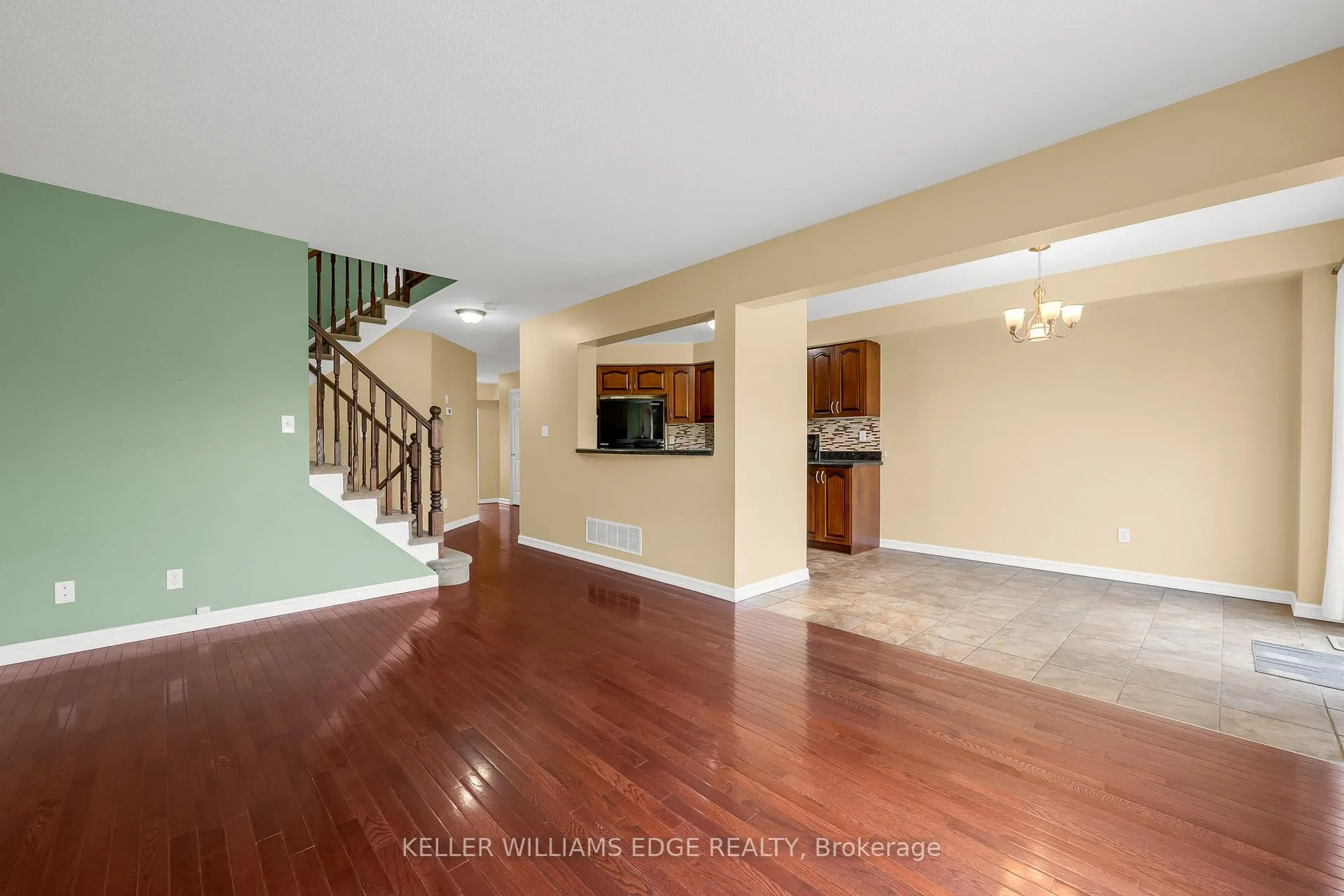 Photo 3 of 76 Cedarville Drive, Hamilton, Stoney Creek Mountain — HOMEH