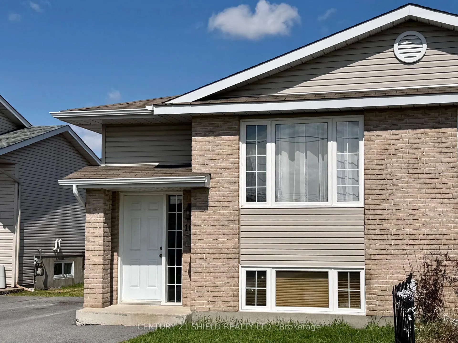 Photo 2 of 101 Mckenzie Street W, Cornwall — HOMEH