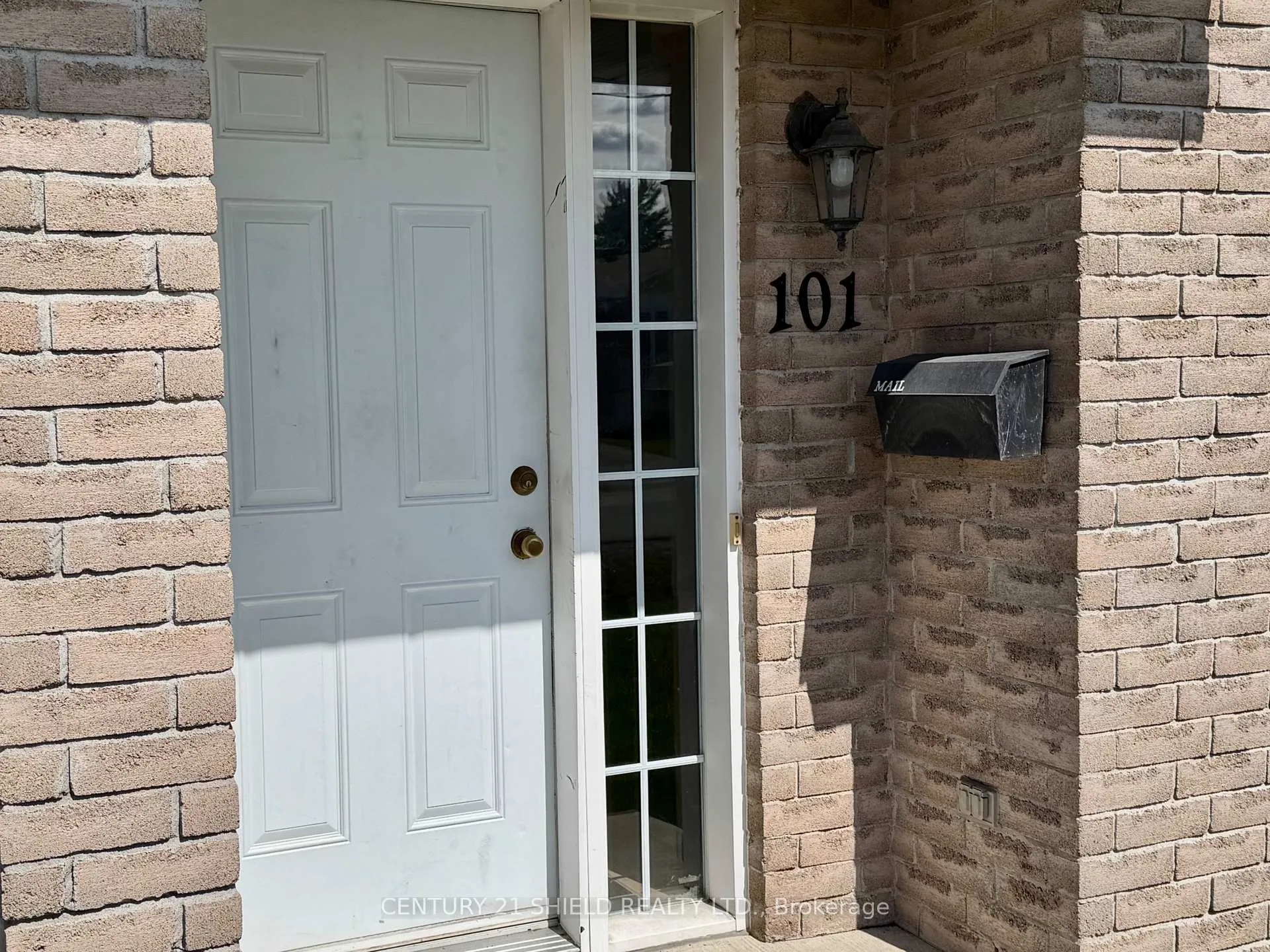 Photo 3 of 101 Mckenzie Street W, Cornwall — HOMEH