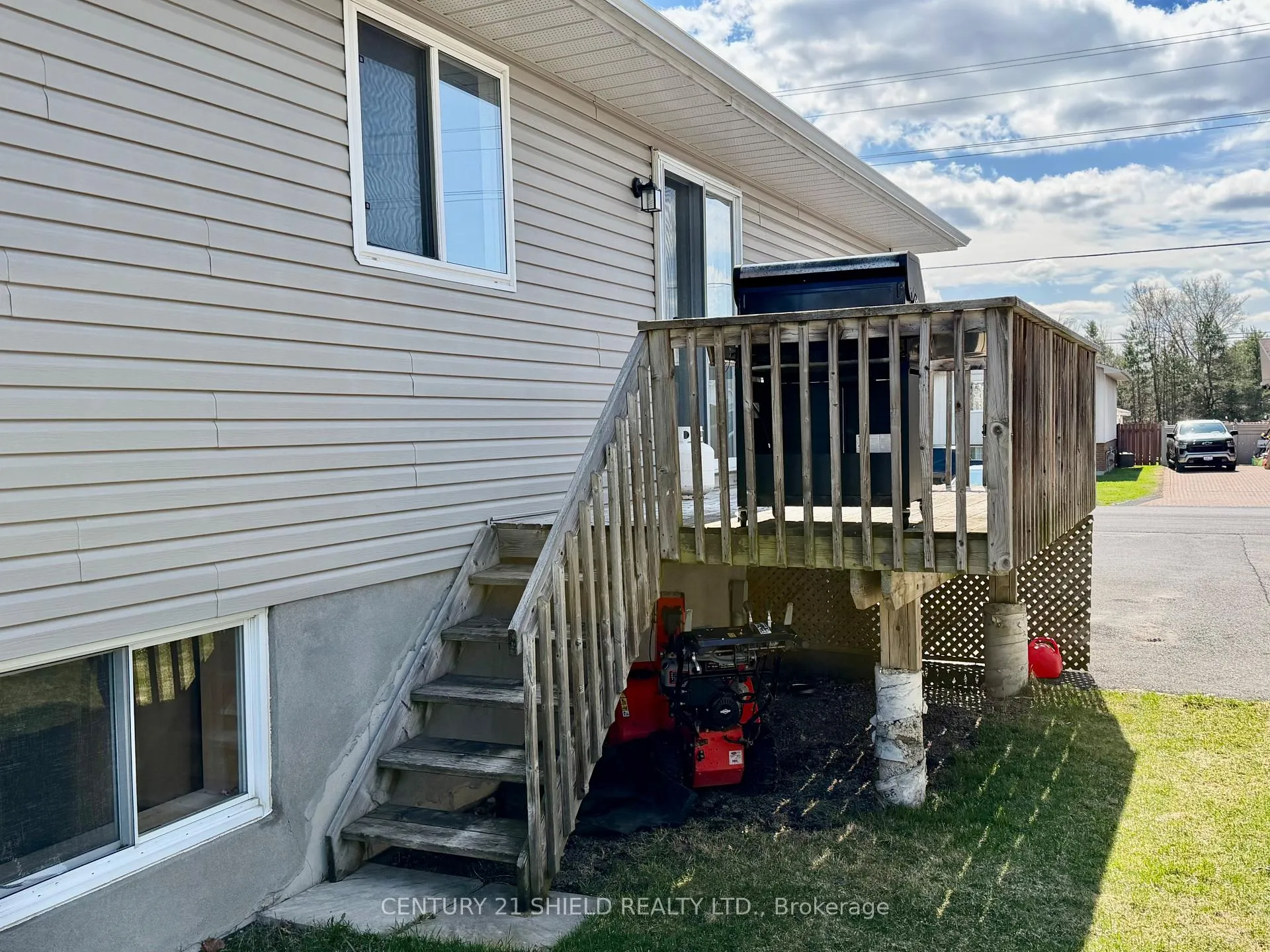 Photo 5 of 101 Mckenzie Street W, Cornwall — HOMEH