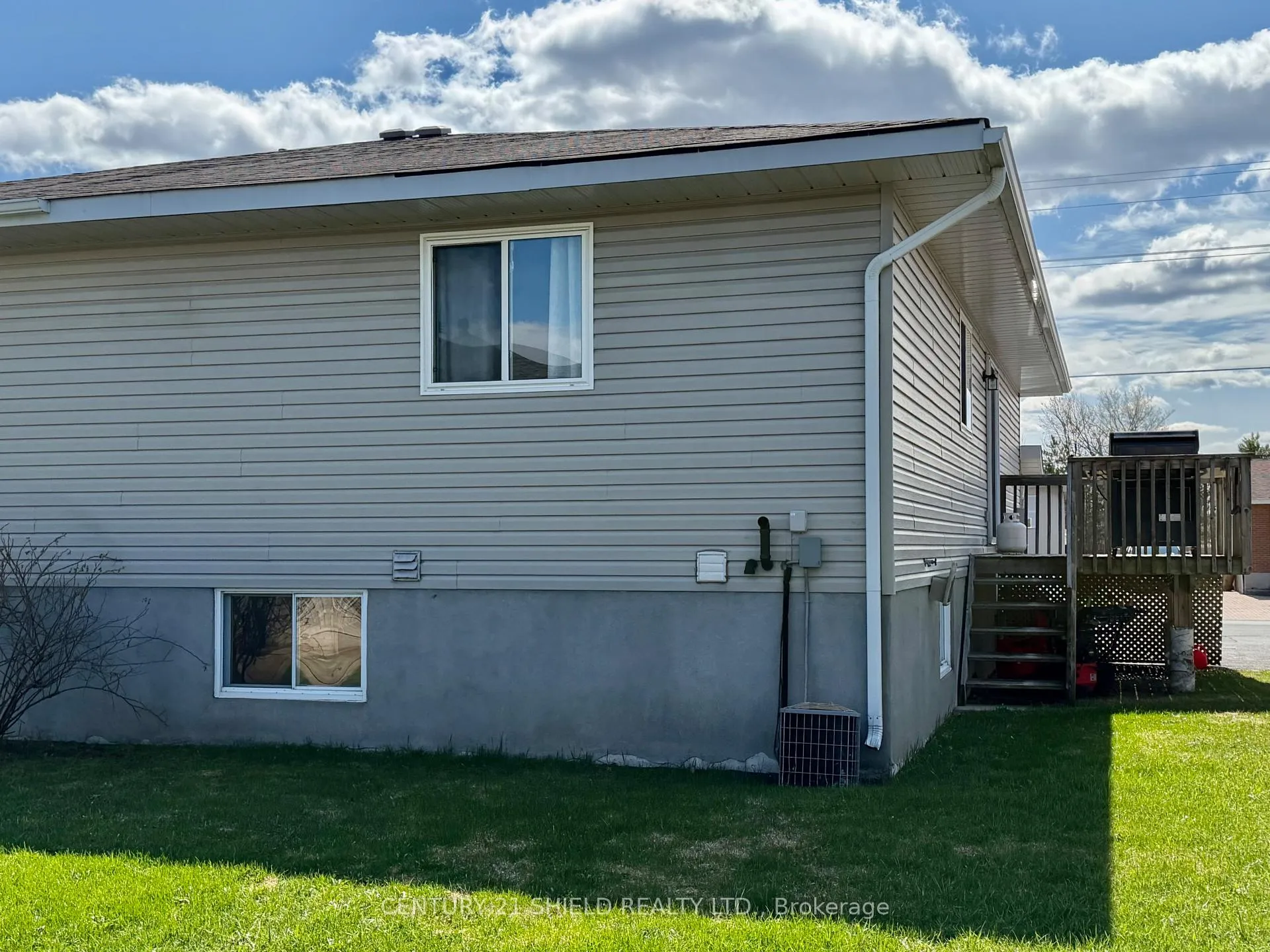 Photo 6 of 101 Mckenzie Street W, Cornwall — HOMEH