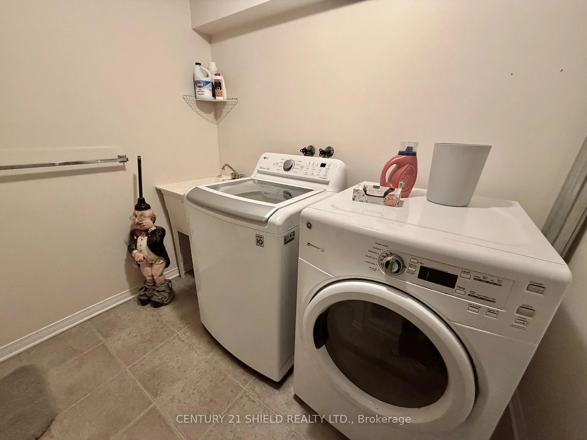 Photo 15 of 101 Mckenzie Street W, Cornwall — HOMEH