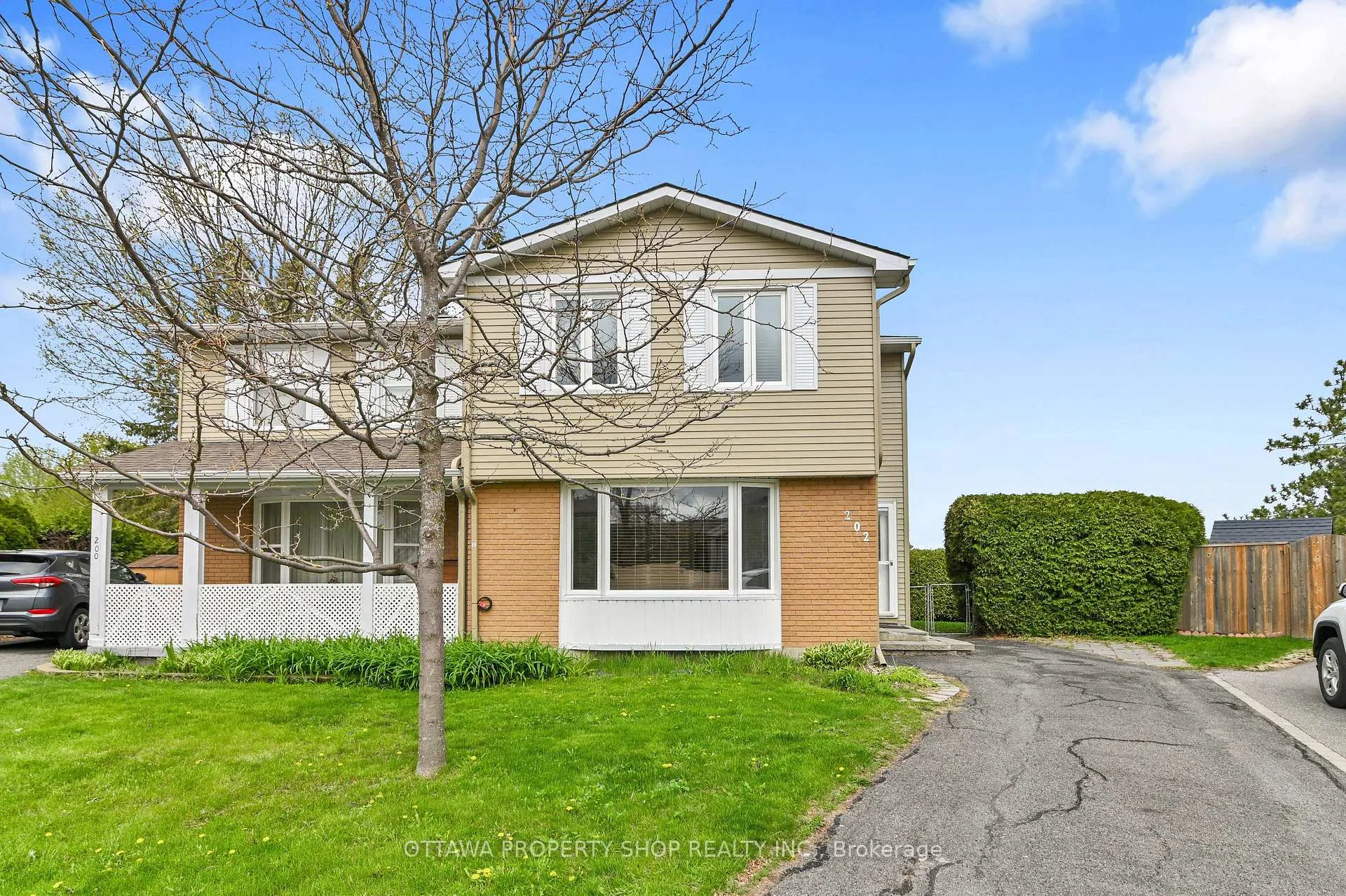 Photo 2 of 202 Rosemary Gardens, Ottawa, Chatelaine Village — HOMEH