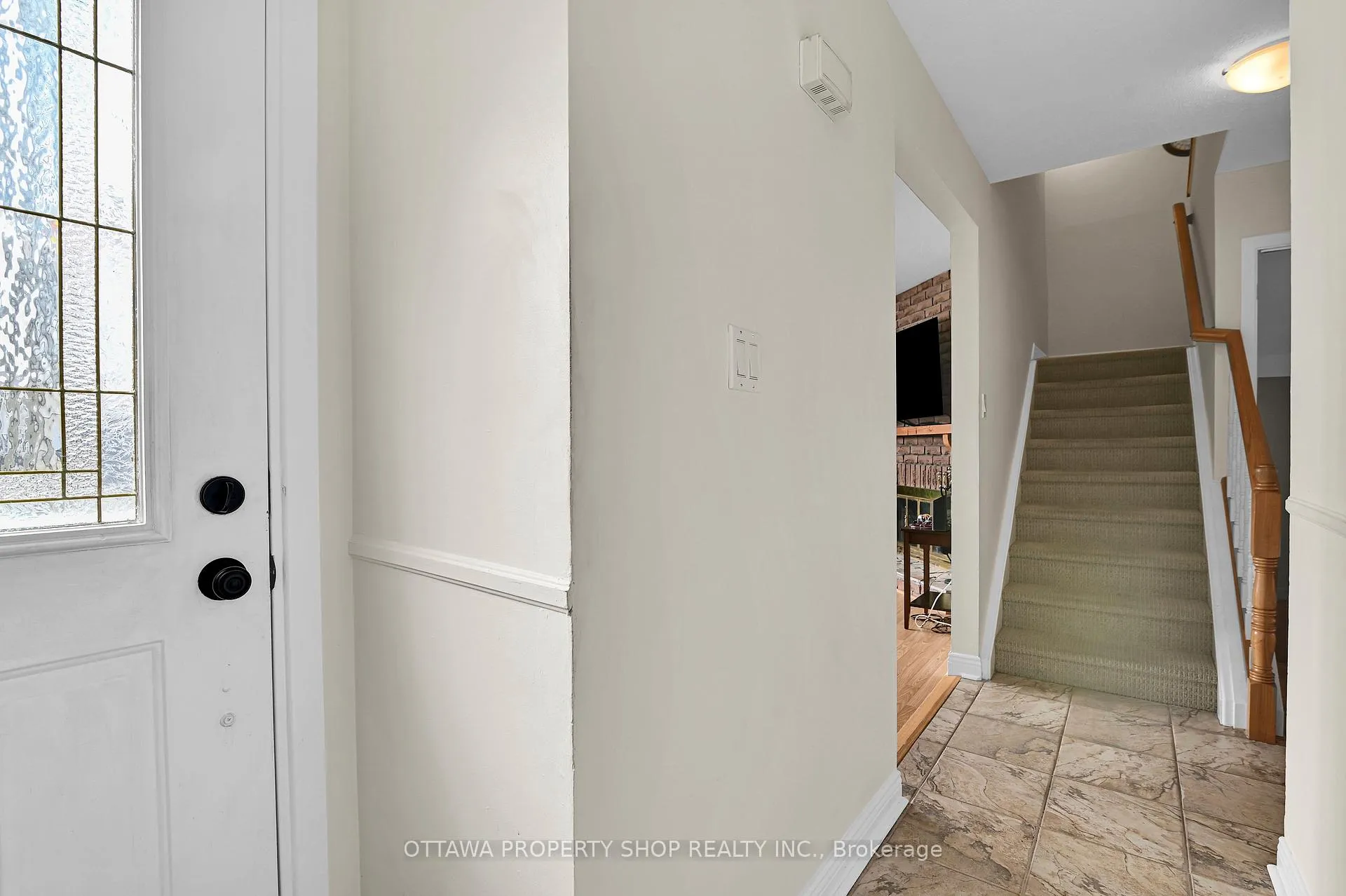 Photo 3 of 202 Rosemary Gardens, Ottawa, Chatelaine Village — HOMEH