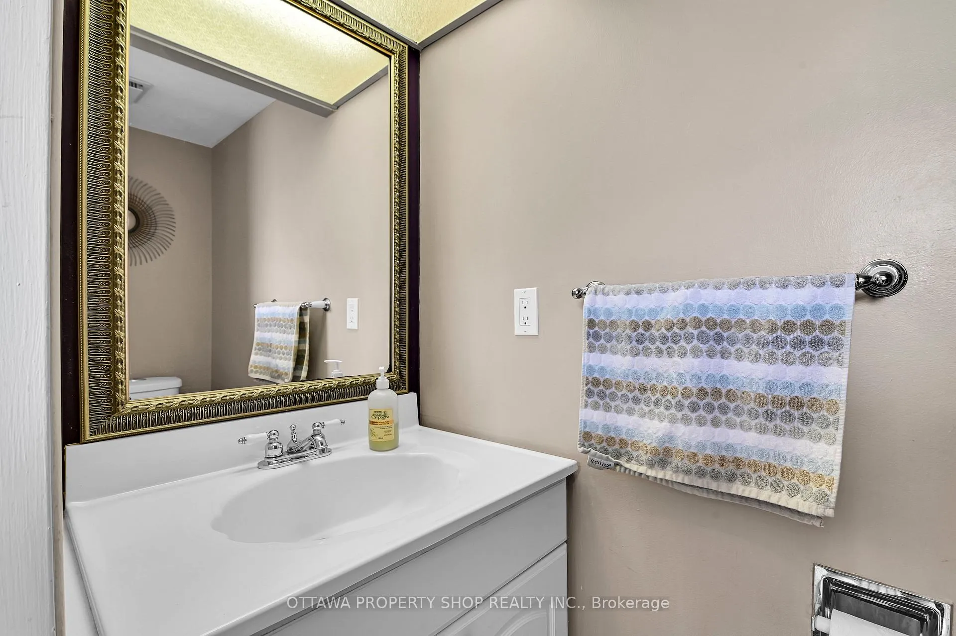 Photo 5 of 202 Rosemary Gardens, Ottawa, Chatelaine Village — HOMEH