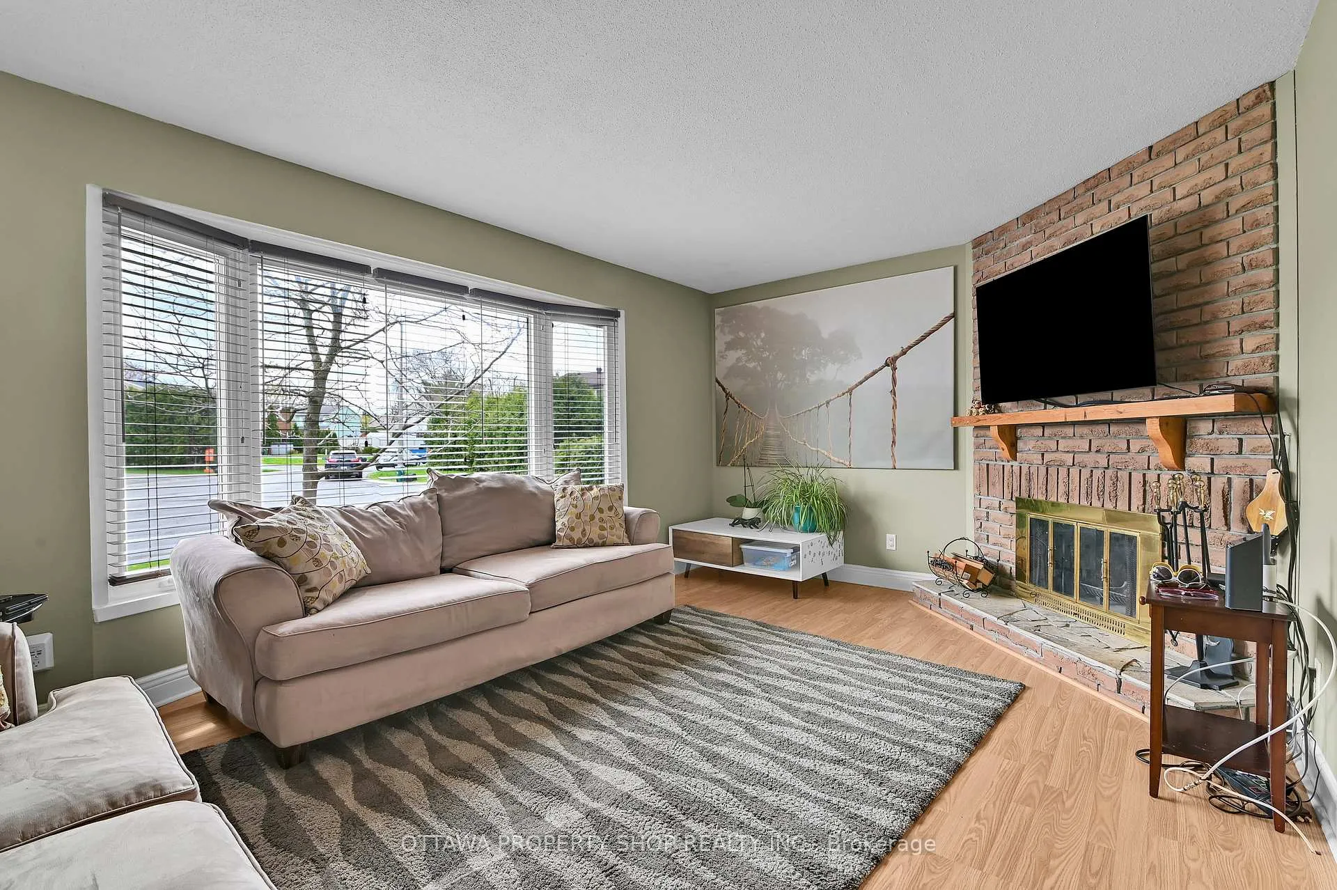 Photo 6 of 202 Rosemary Gardens, Ottawa, Chatelaine Village — HOMEH