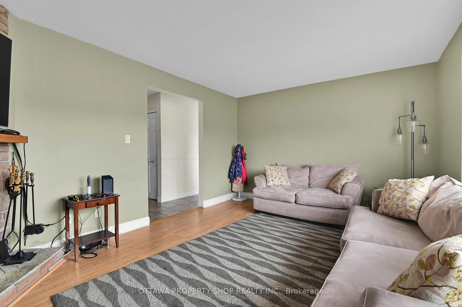 Photo 8 of 202 Rosemary Gardens, Ottawa, Chatelaine Village — HOMEH