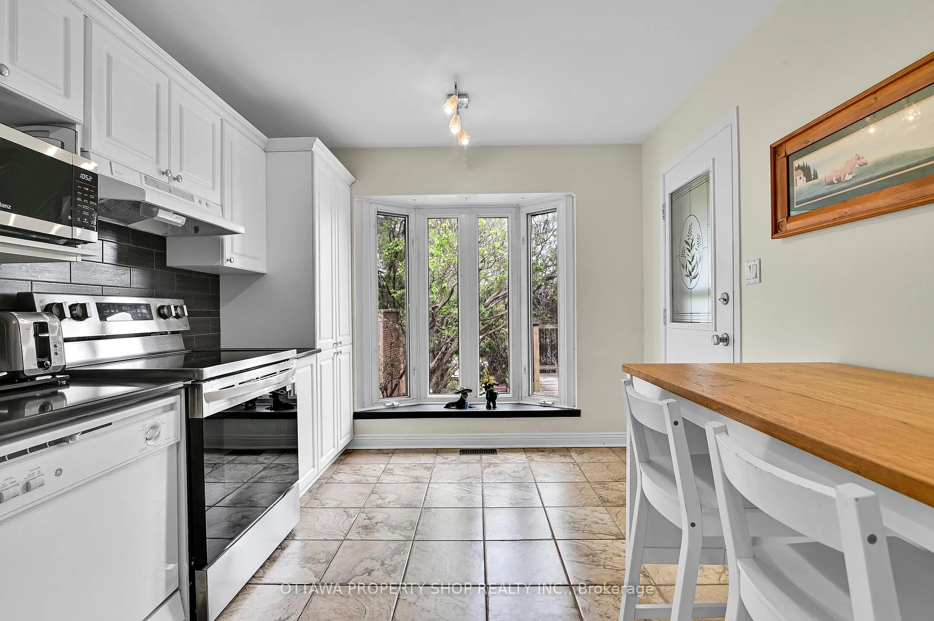 Photo 12 of 202 Rosemary Gardens, Ottawa, Chatelaine Village — HOMEH