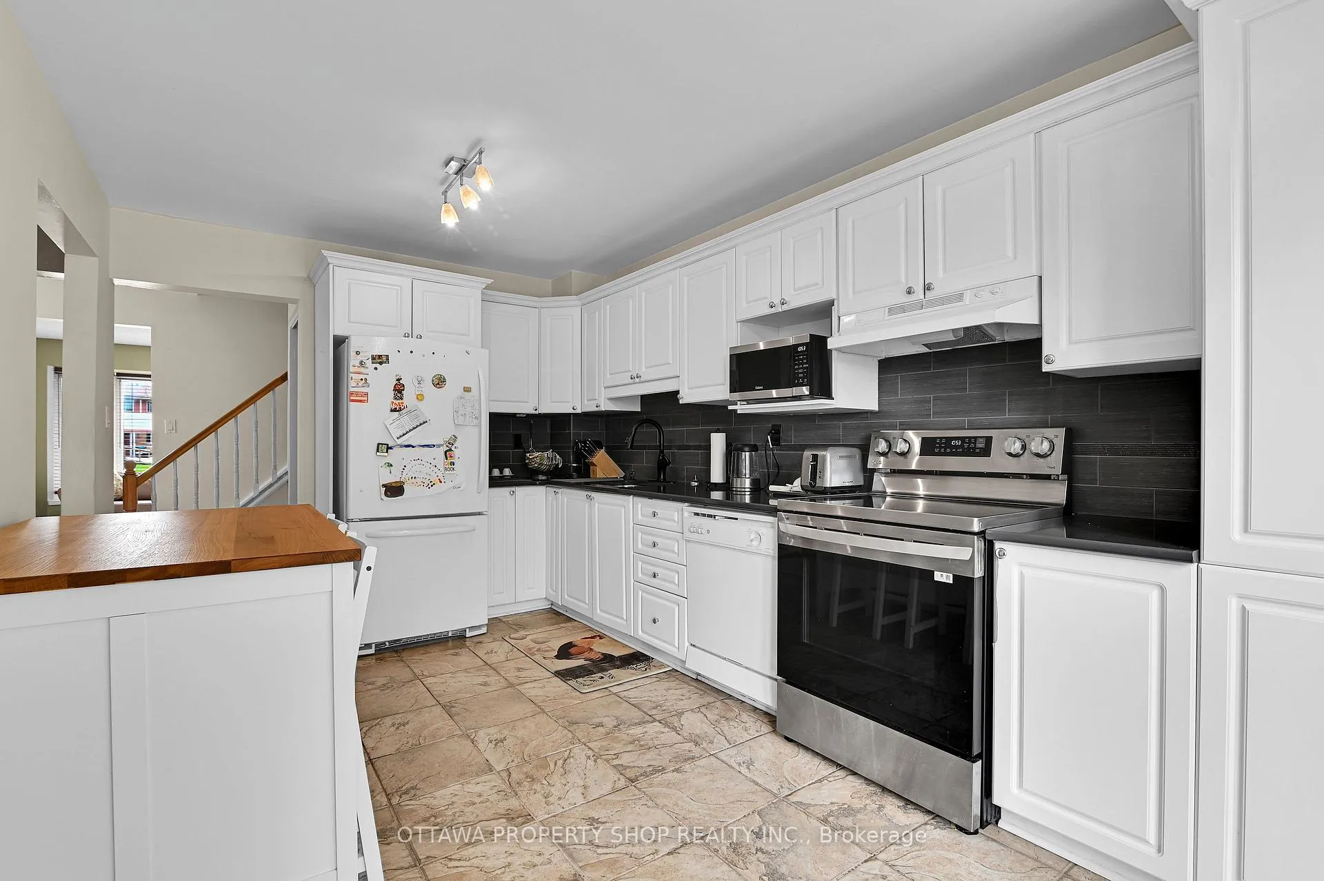 Photo 13 of 202 Rosemary Gardens, Ottawa, Chatelaine Village — HOMEH