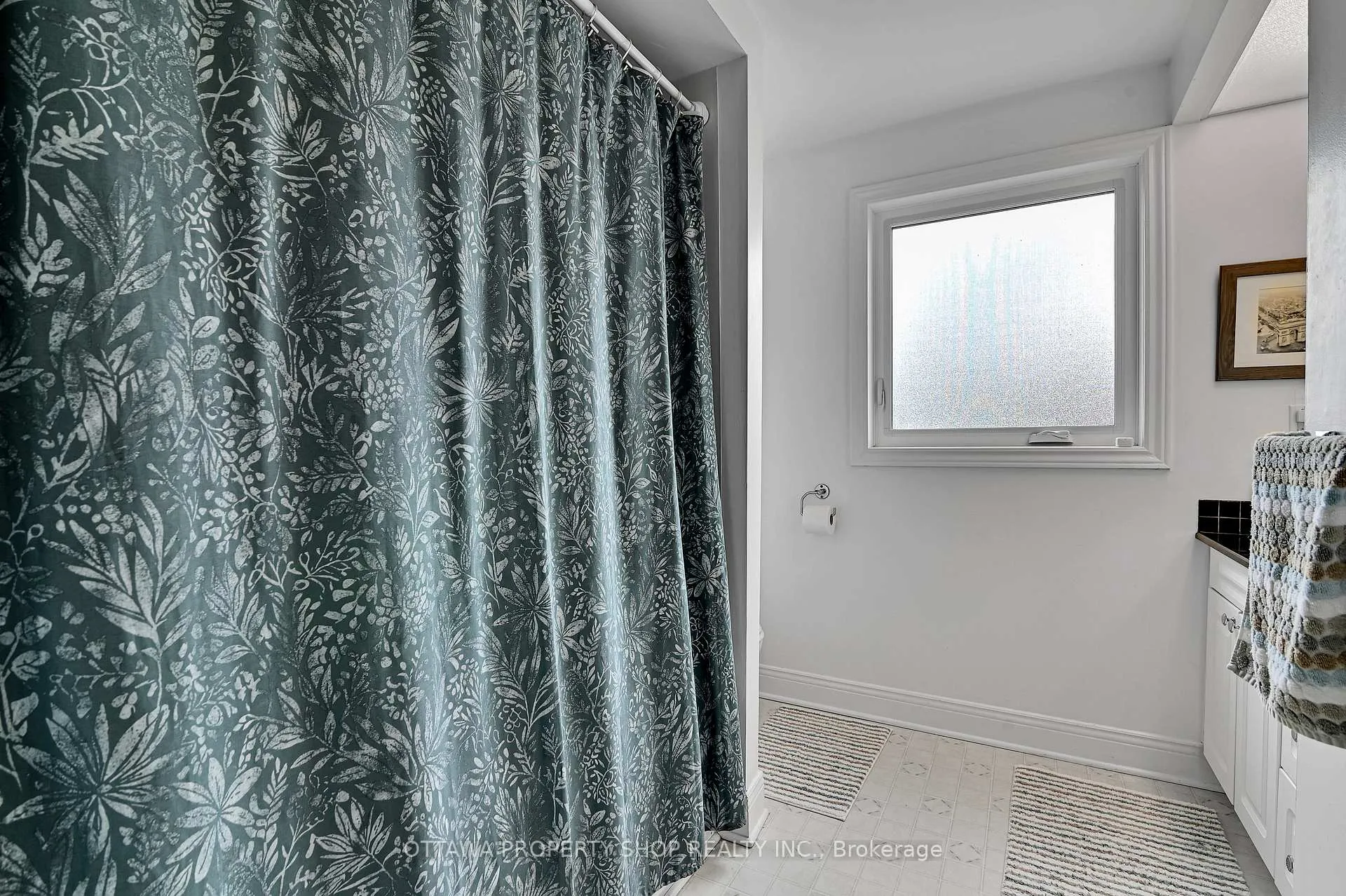 Photo 17 of 202 Rosemary Gardens, Ottawa, Chatelaine Village — HOMEH