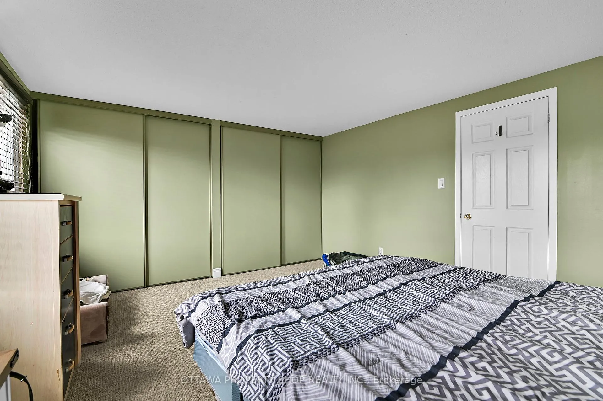 Photo 20 of 202 Rosemary Gardens, Ottawa, Chatelaine Village — HOMEH
