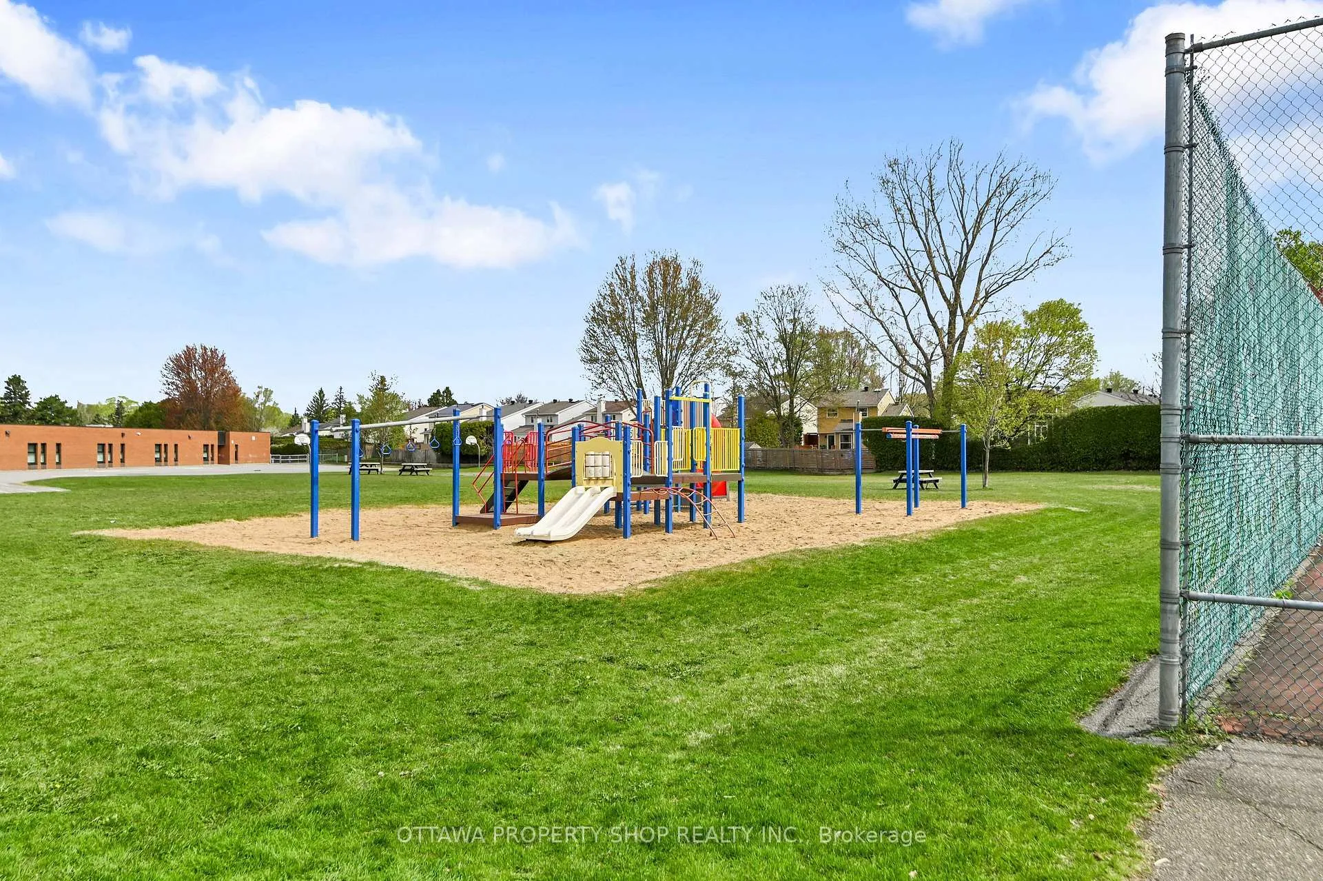 Photo 33 of 202 Rosemary Gardens, Ottawa, Chatelaine Village — HOMEH