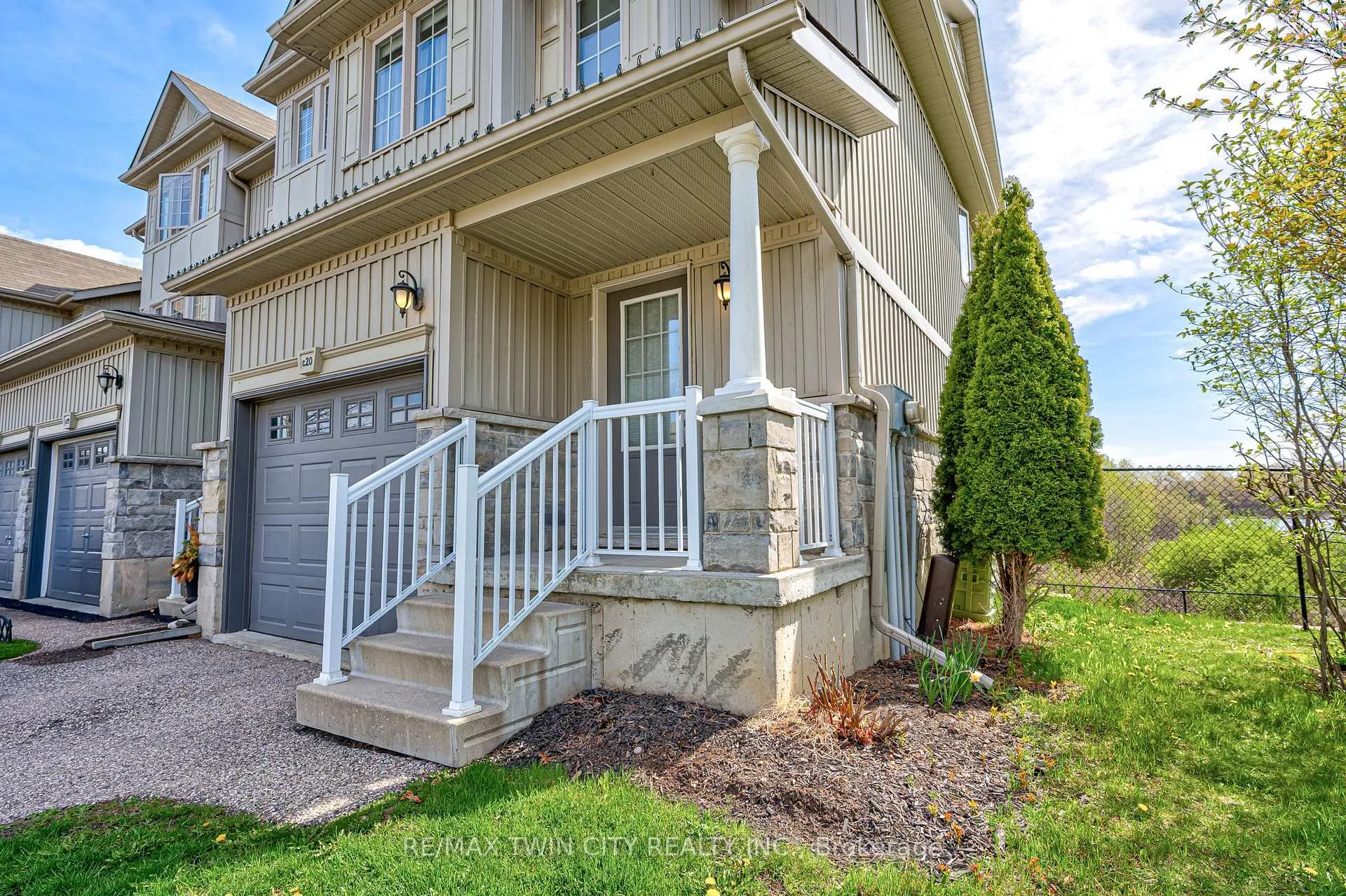 Photo 2 of Unit C20, 20 David Bergey Drive, Kitchener, Larentian West — HOMEH