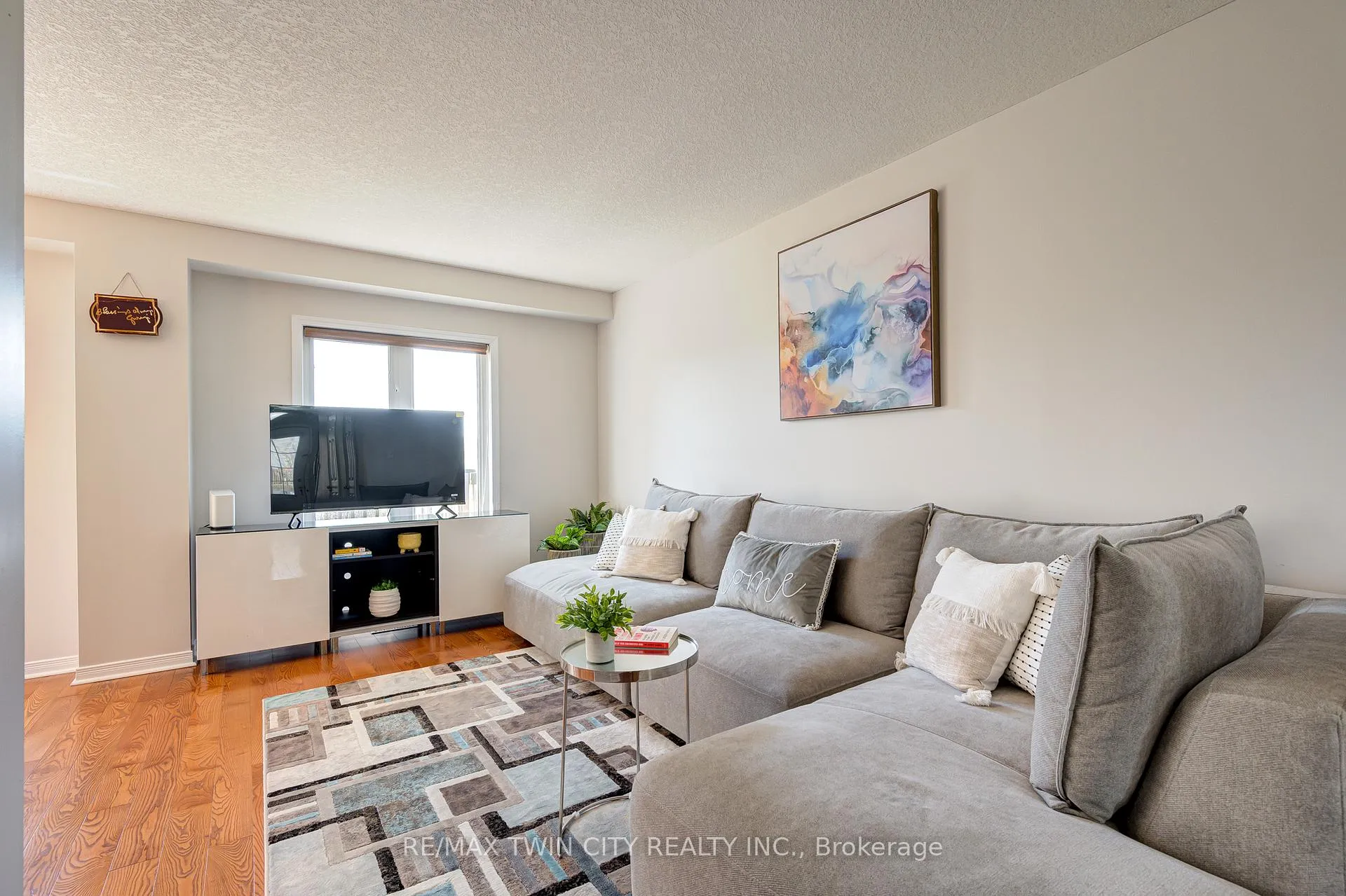 Photo 5 of Unit C20, 20 David Bergey Drive, Kitchener, Larentian West — HOMEH