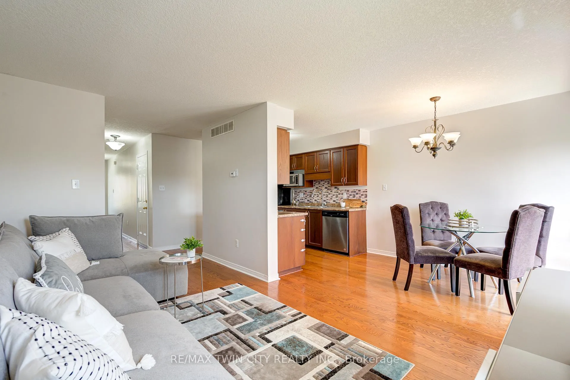 Photo 7 of Unit C20, 20 David Bergey Drive, Kitchener, Larentian West — HOMEH