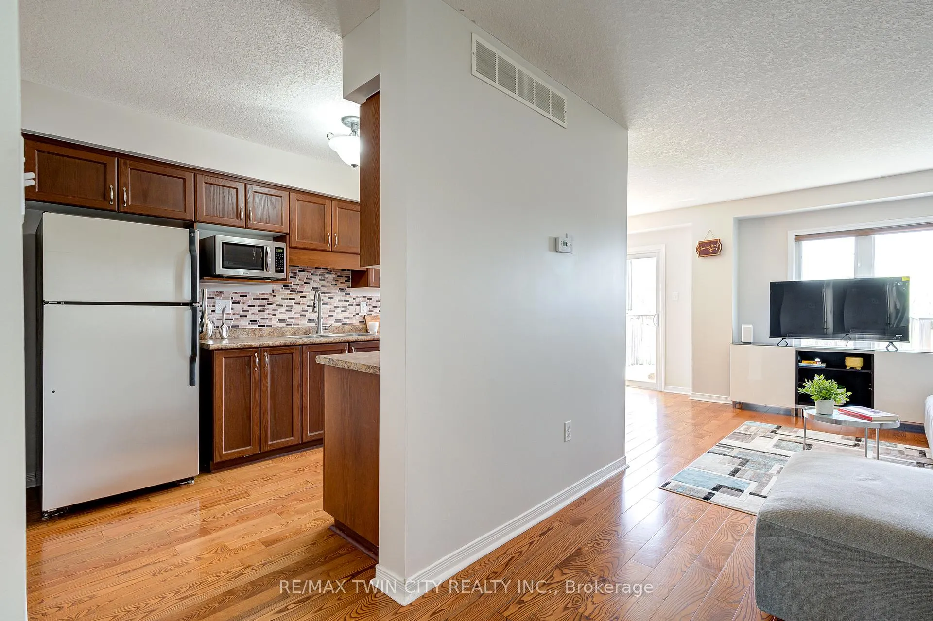 Photo 9 of Unit C20, 20 David Bergey Drive, Kitchener, Larentian West — HOMEH