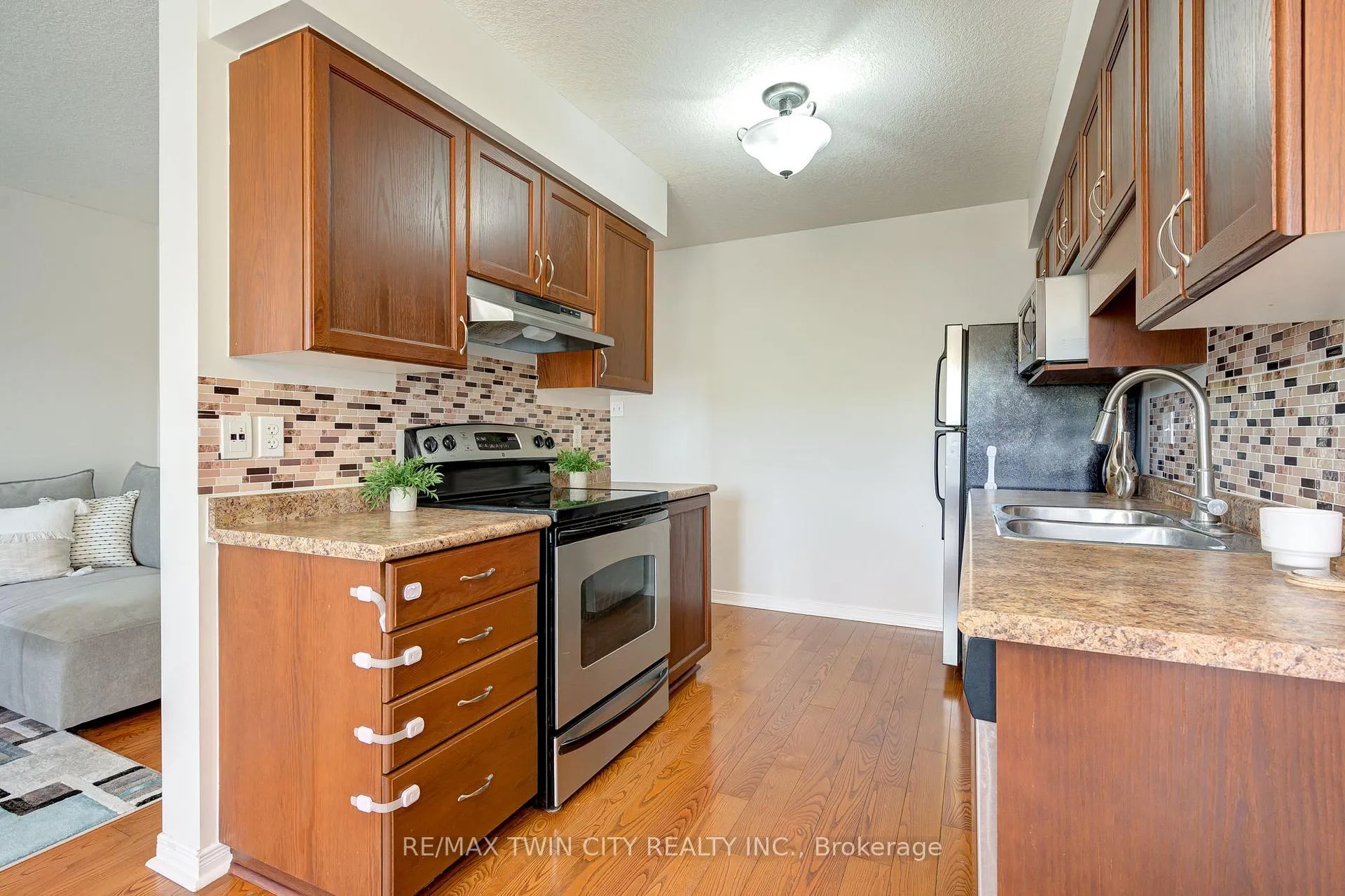 Photo 13 of Unit C20, 20 David Bergey Drive, Kitchener, Larentian West — HOMEH