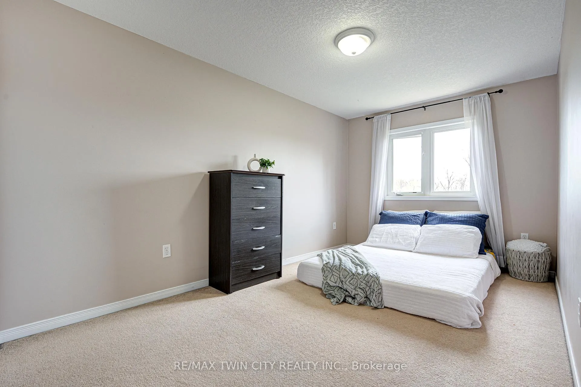 Photo 23 of Unit C20, 20 David Bergey Drive, Kitchener, Larentian West — HOMEH