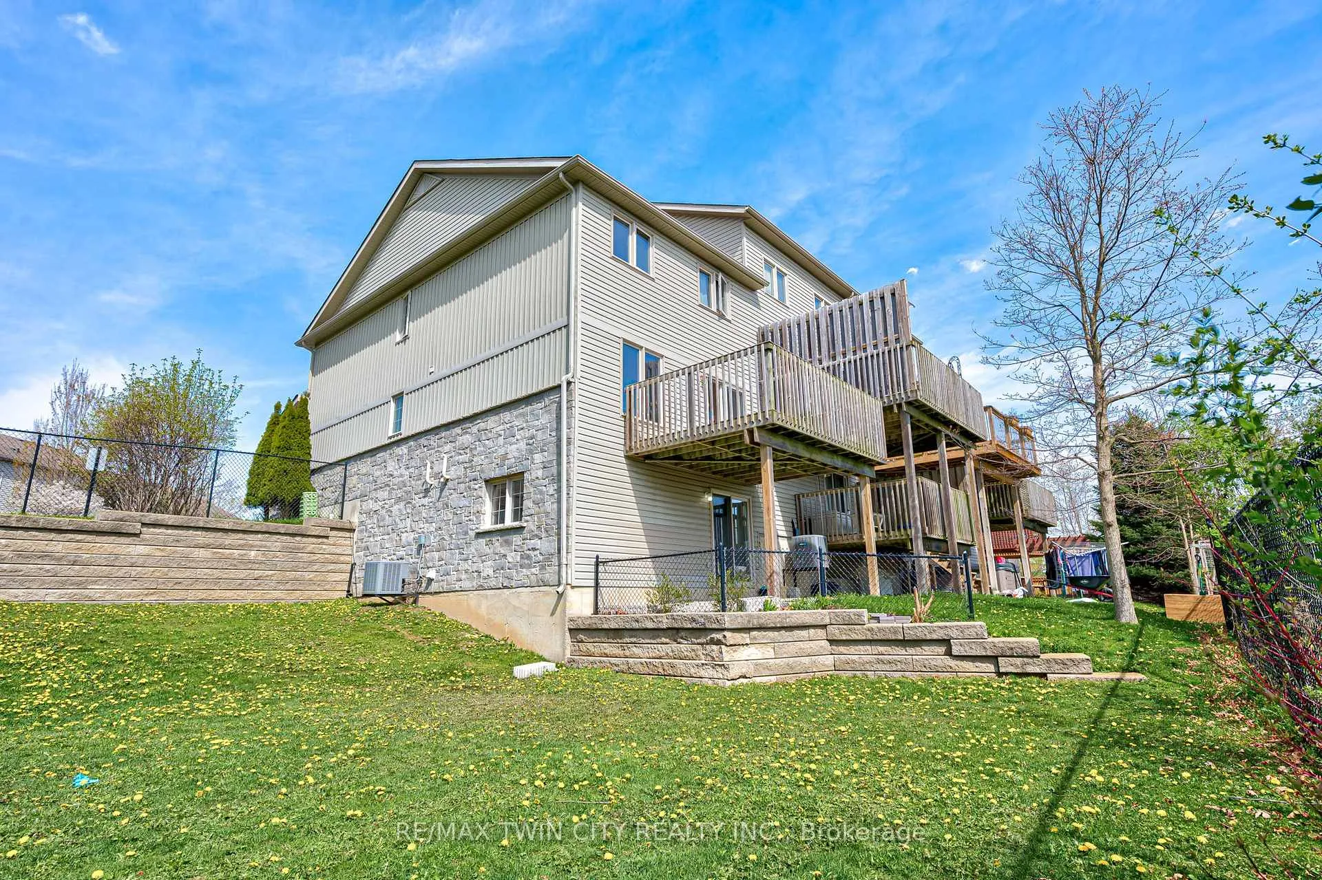 Photo 36 of Unit C20, 20 David Bergey Drive, Kitchener, Larentian West — HOMEH