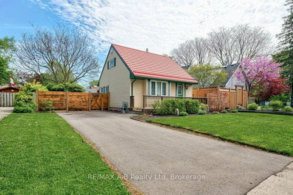 Photo 3 of 304 Douglas Street, Stratford — HOMEH