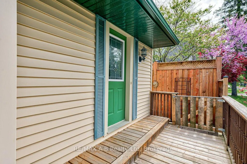 Photo 5 of 304 Douglas Street, Stratford — HOMEH