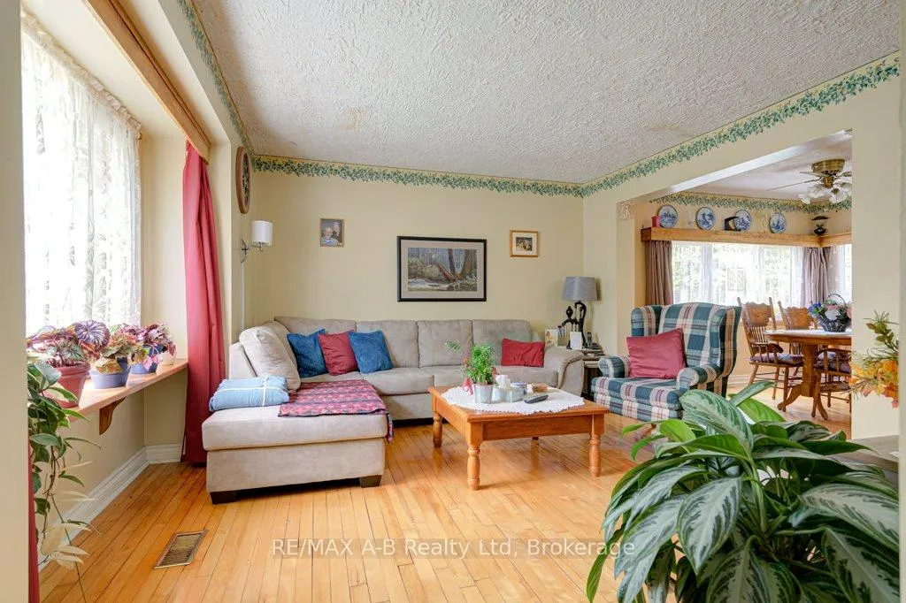 Photo 8 of 304 Douglas Street, Stratford — HOMEH