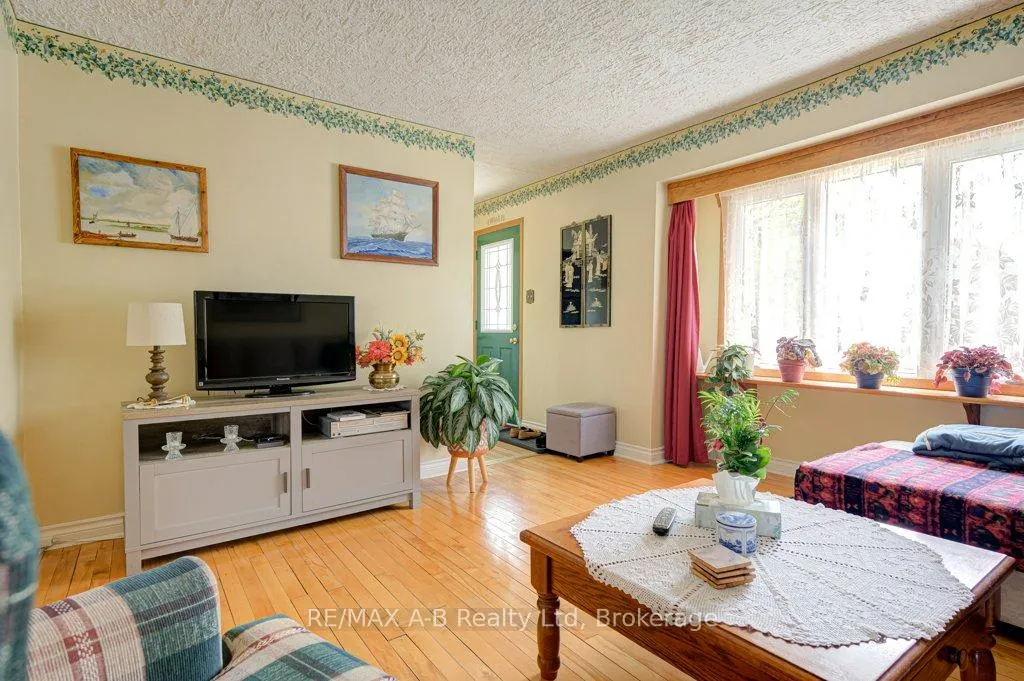 Photo 9 of 304 Douglas Street, Stratford — HOMEH
