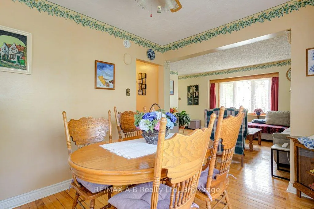 Photo 11 of 304 Douglas Street, Stratford — HOMEH