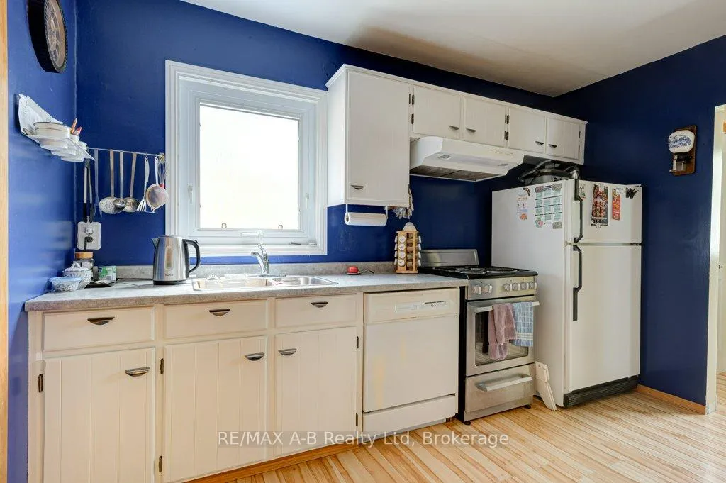 Photo 14 of 304 Douglas Street, Stratford — HOMEH