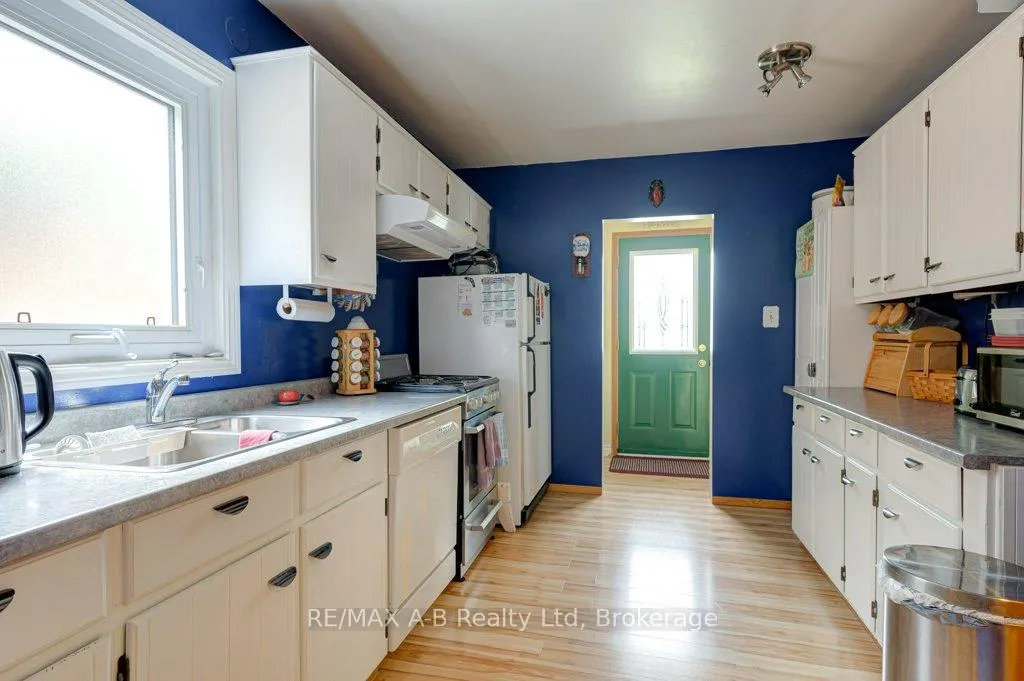 Photo 15 of 304 Douglas Street, Stratford — HOMEH