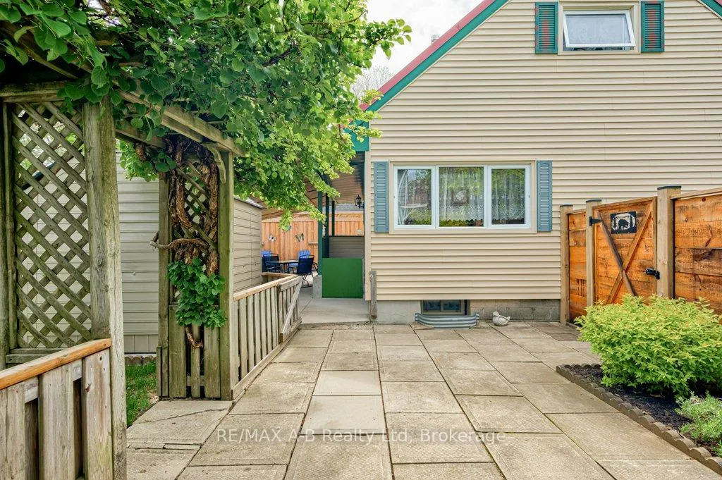 Photo 33 of 304 Douglas Street, Stratford — HOMEH