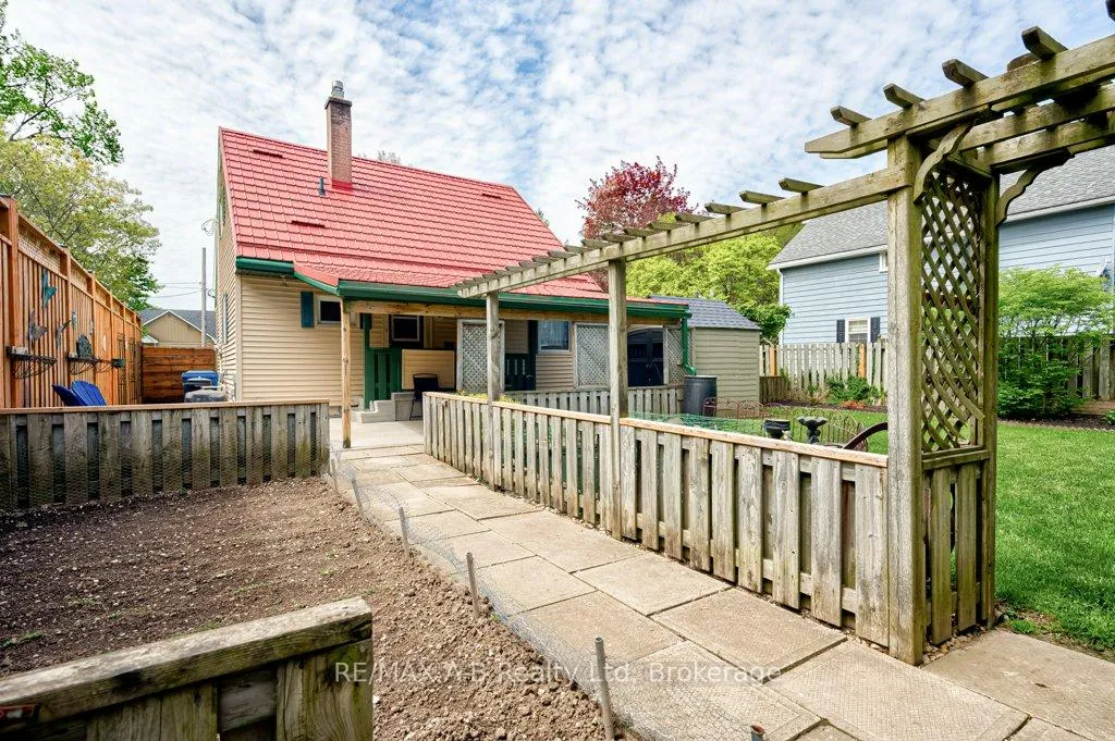 Photo 36 of 304 Douglas Street, Stratford — HOMEH