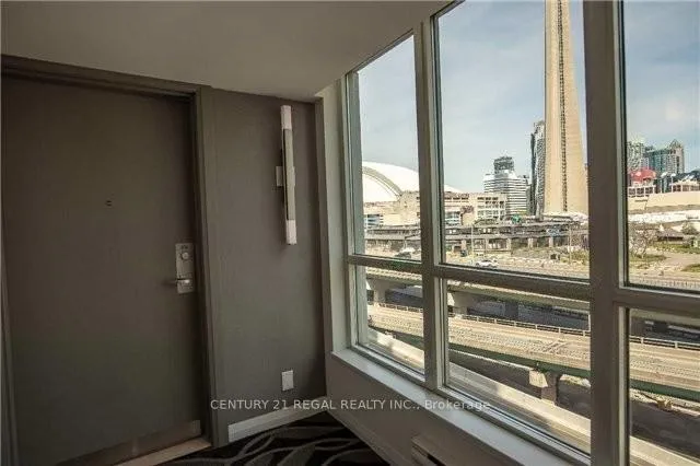 Photo 2 of Unit 816, 228 Queens Quay W, Toronto, Waterfront Communities — HOMEH