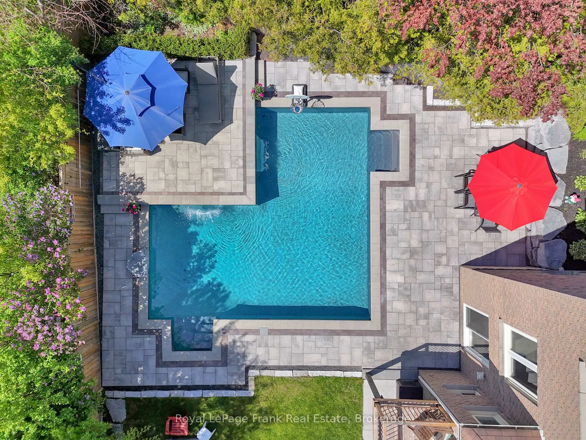 Photo 3 of 53 Pinedale Crescent, Clarington, Courtice — HOMEH