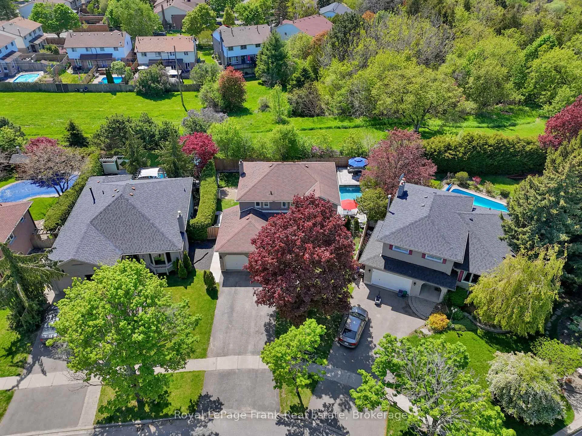 Photo 5 of 53 Pinedale Crescent, Clarington, Courtice — HOMEH