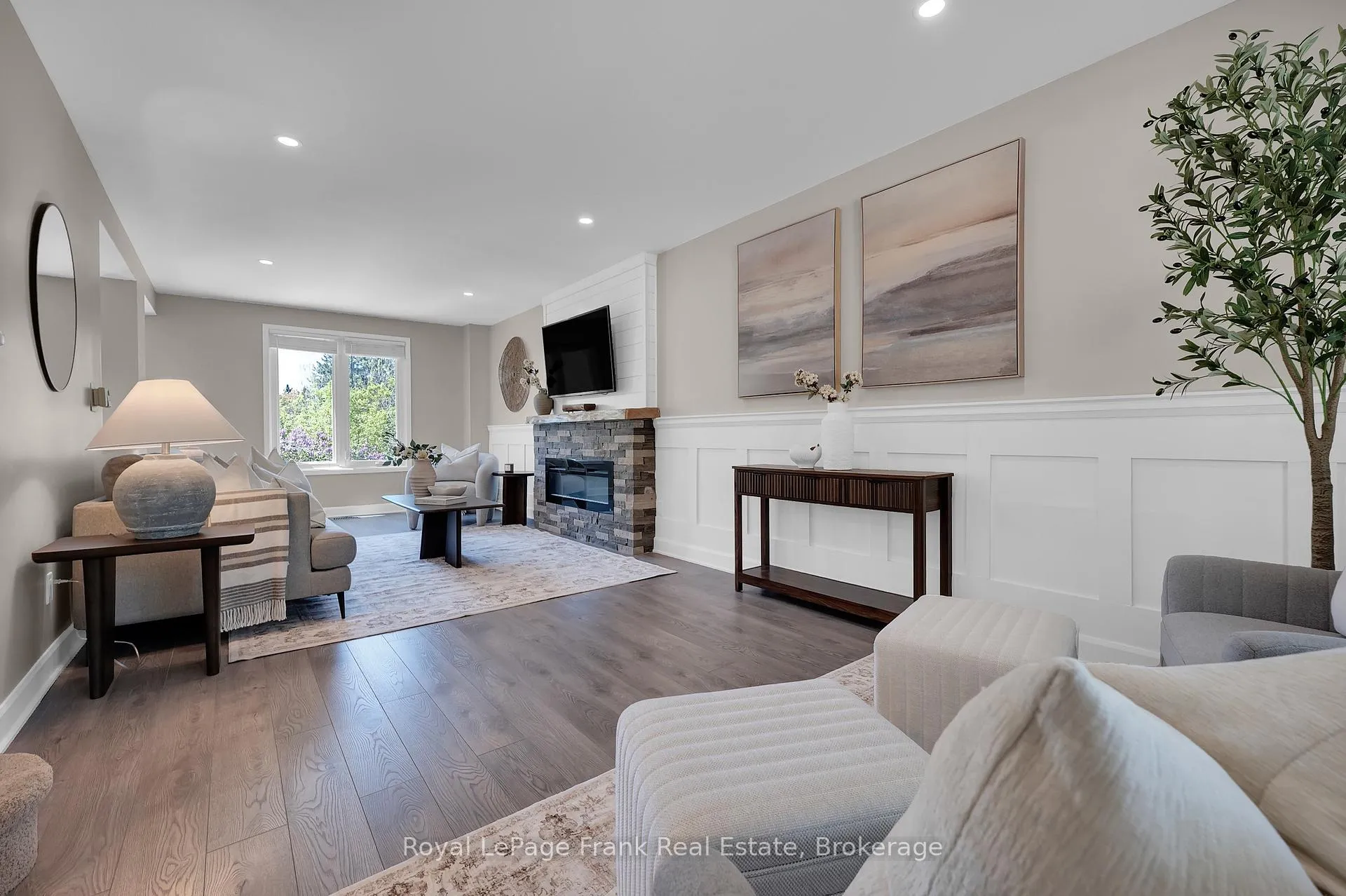 Photo 7 of 53 Pinedale Crescent, Clarington, Courtice — HOMEH
