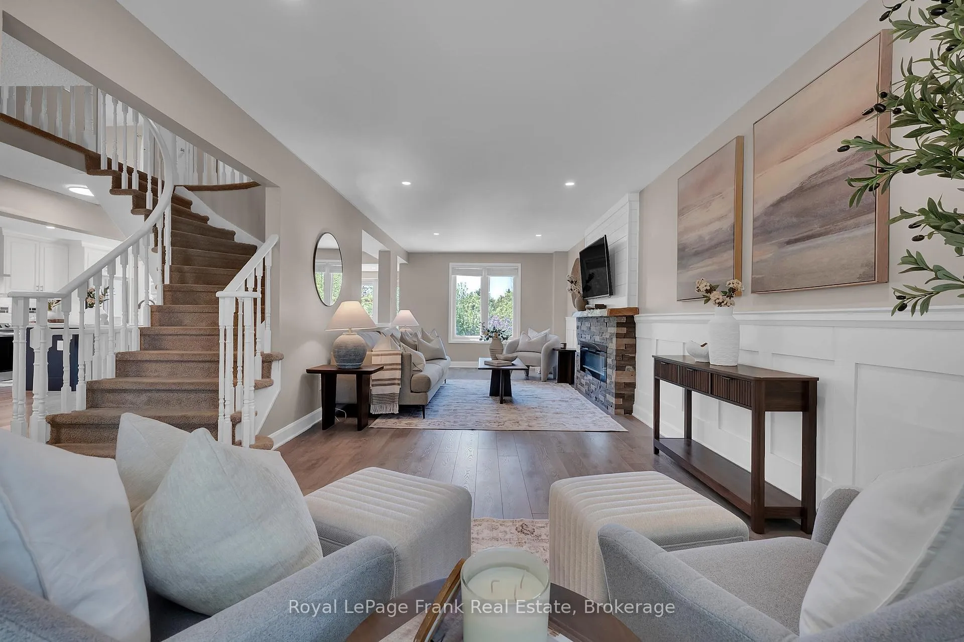 Photo 8 of 53 Pinedale Crescent, Clarington, Courtice — HOMEH