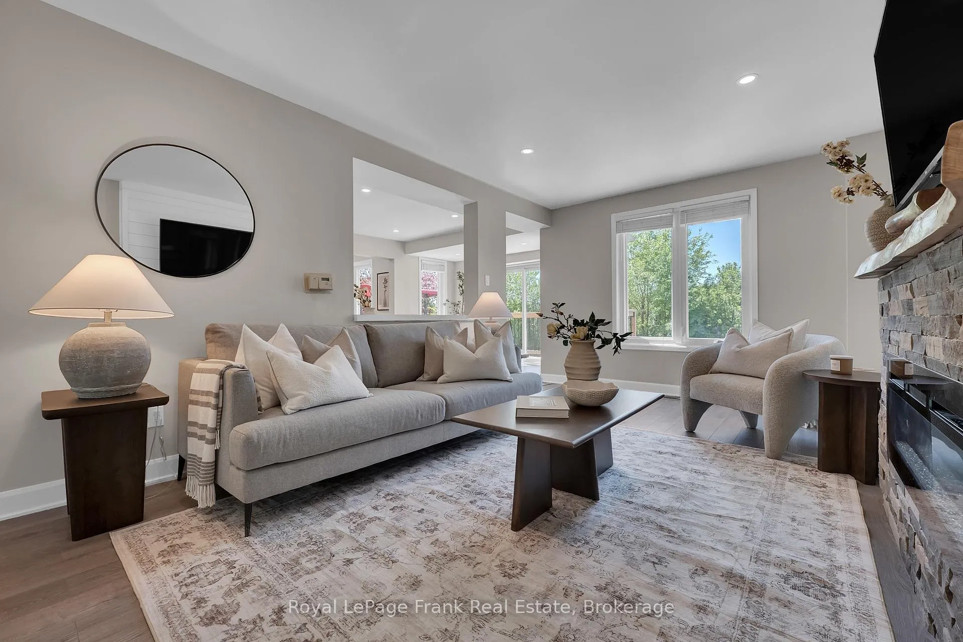 Photo 11 of 53 Pinedale Crescent, Clarington, Courtice — HOMEH