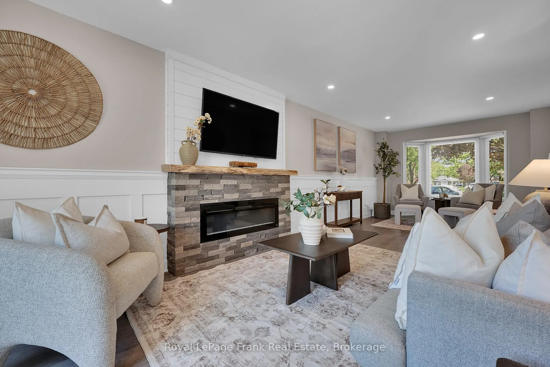 Photo 12 of 53 Pinedale Crescent, Clarington, Courtice — HOMEH