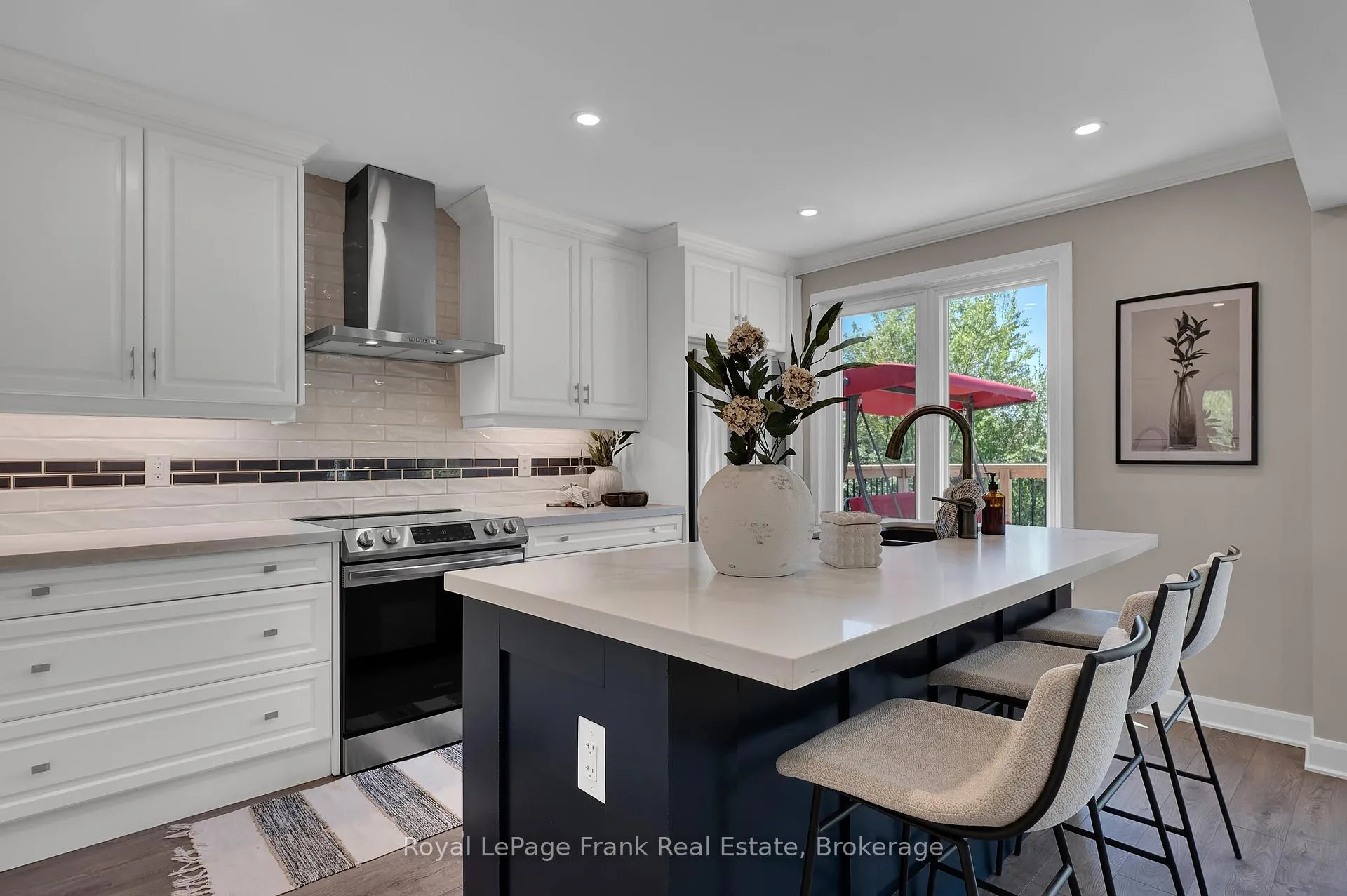 Photo 18 of 53 Pinedale Crescent, Clarington, Courtice — HOMEH