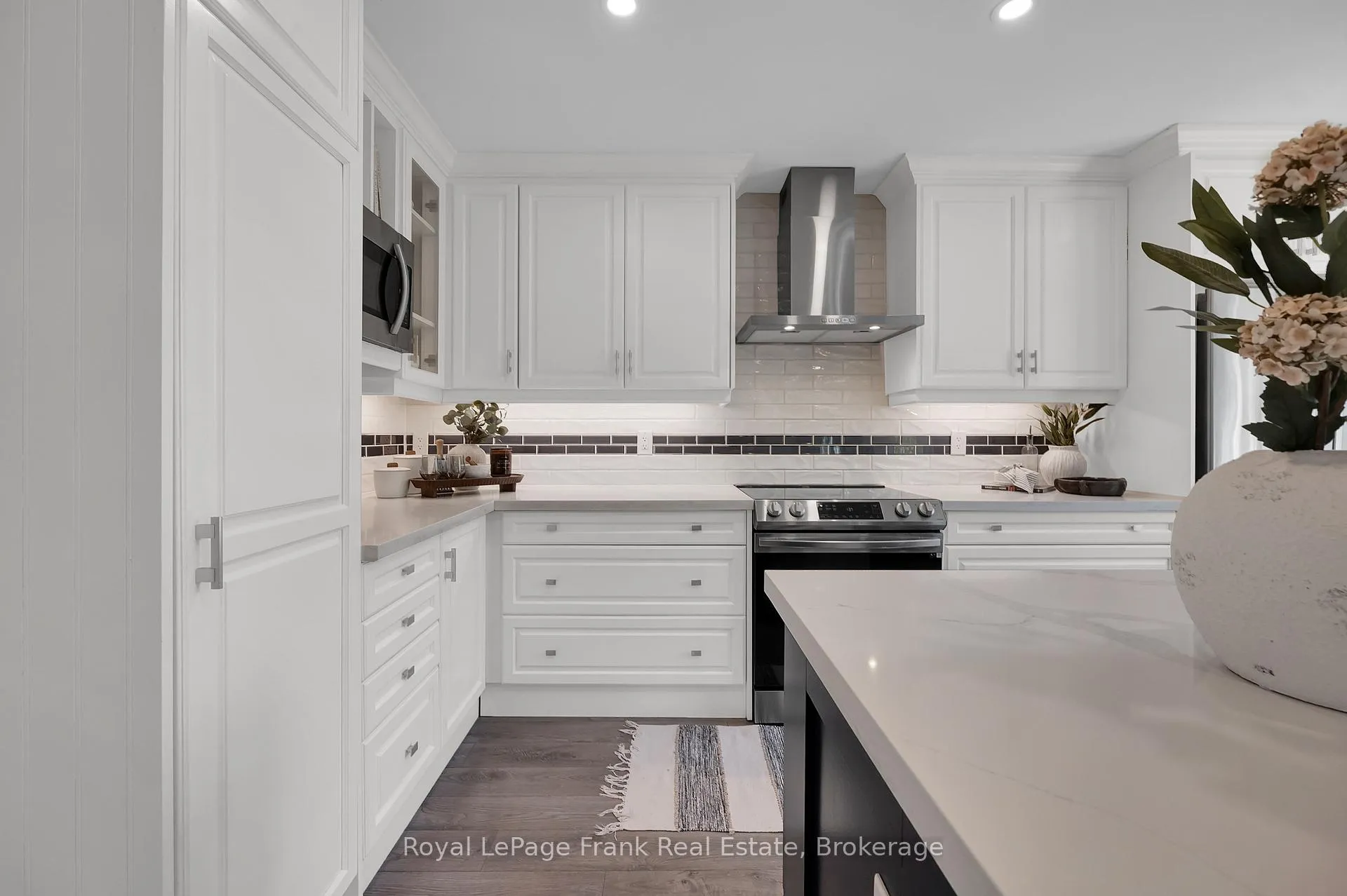 Photo 19 of 53 Pinedale Crescent, Clarington, Courtice — HOMEH